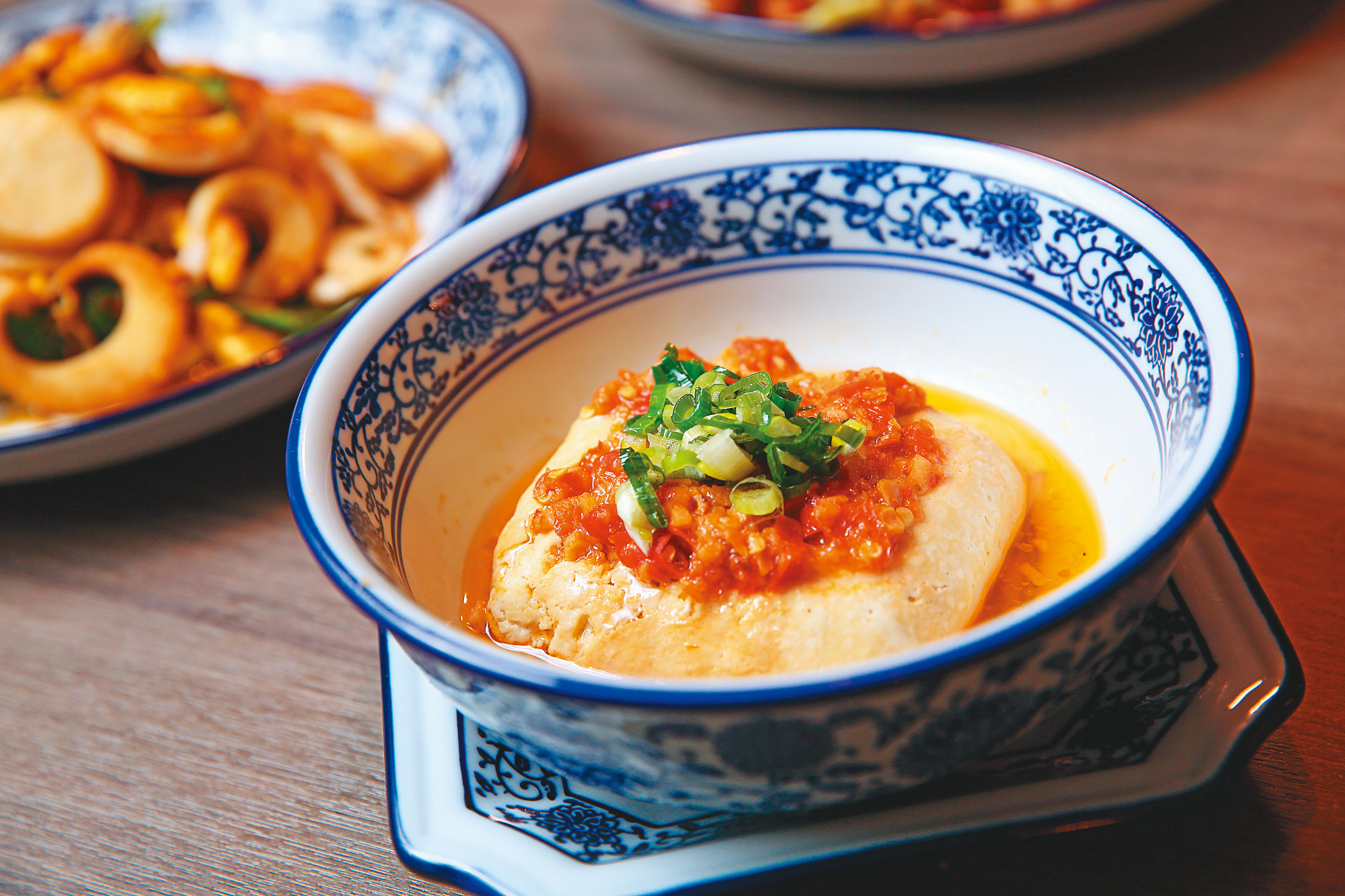 湘八老的剁椒臭豆腐，飽滿多汁、鹹香酸辣。（120元／份）
