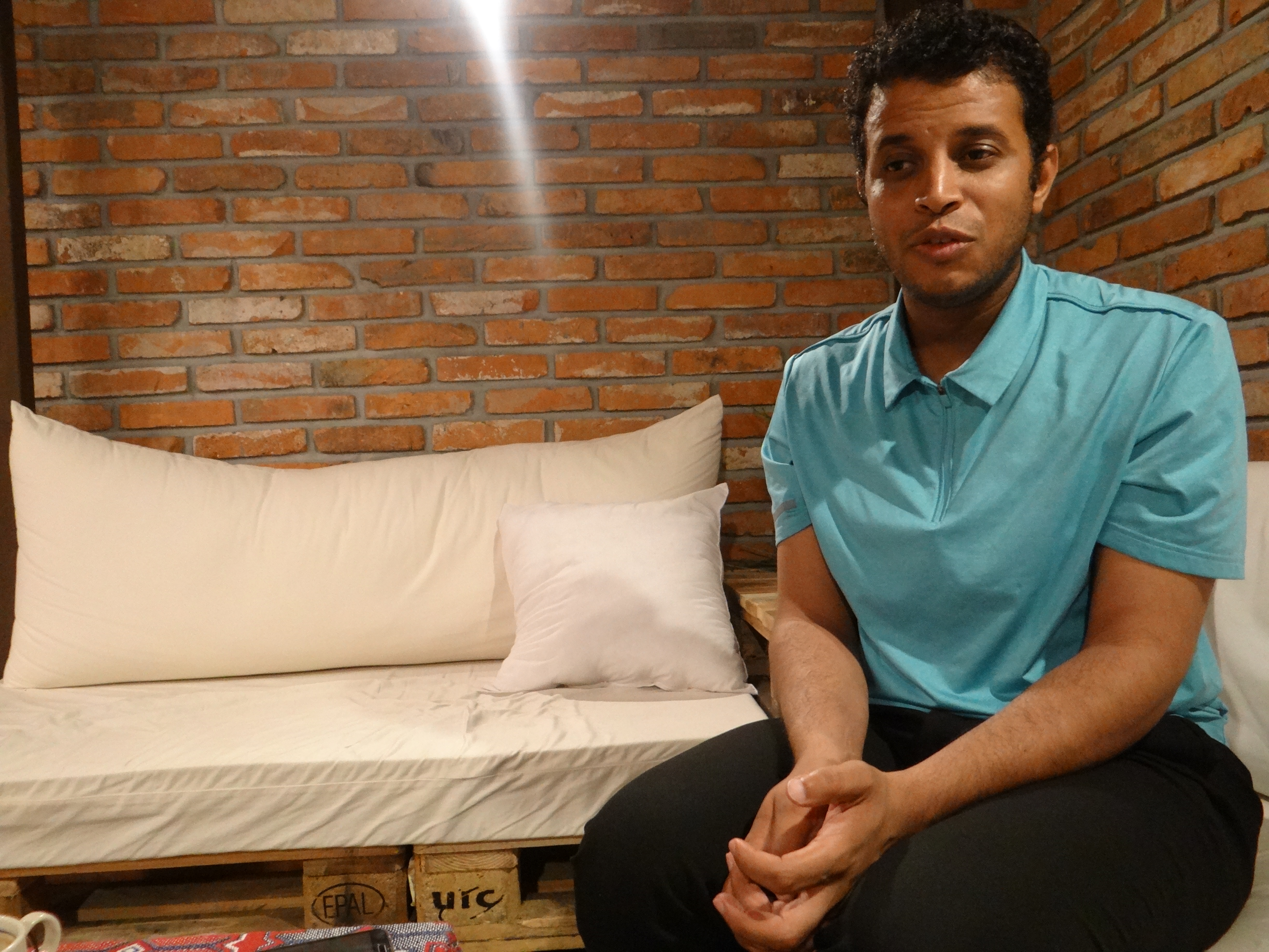 跨越半個地球，從中東葉門到韓國濟州島成為難明，逃離了難戰但卻擺脫不了遭受歧視。