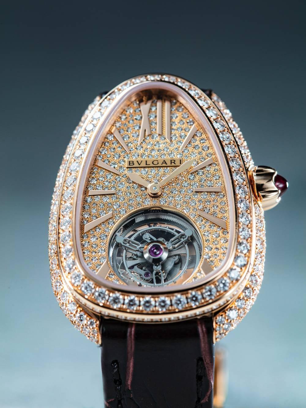 寶格麗蛇形錶款Serpenti Seduttori陀飛輪玫瑰金錶款，定價約NT$2,500,000。