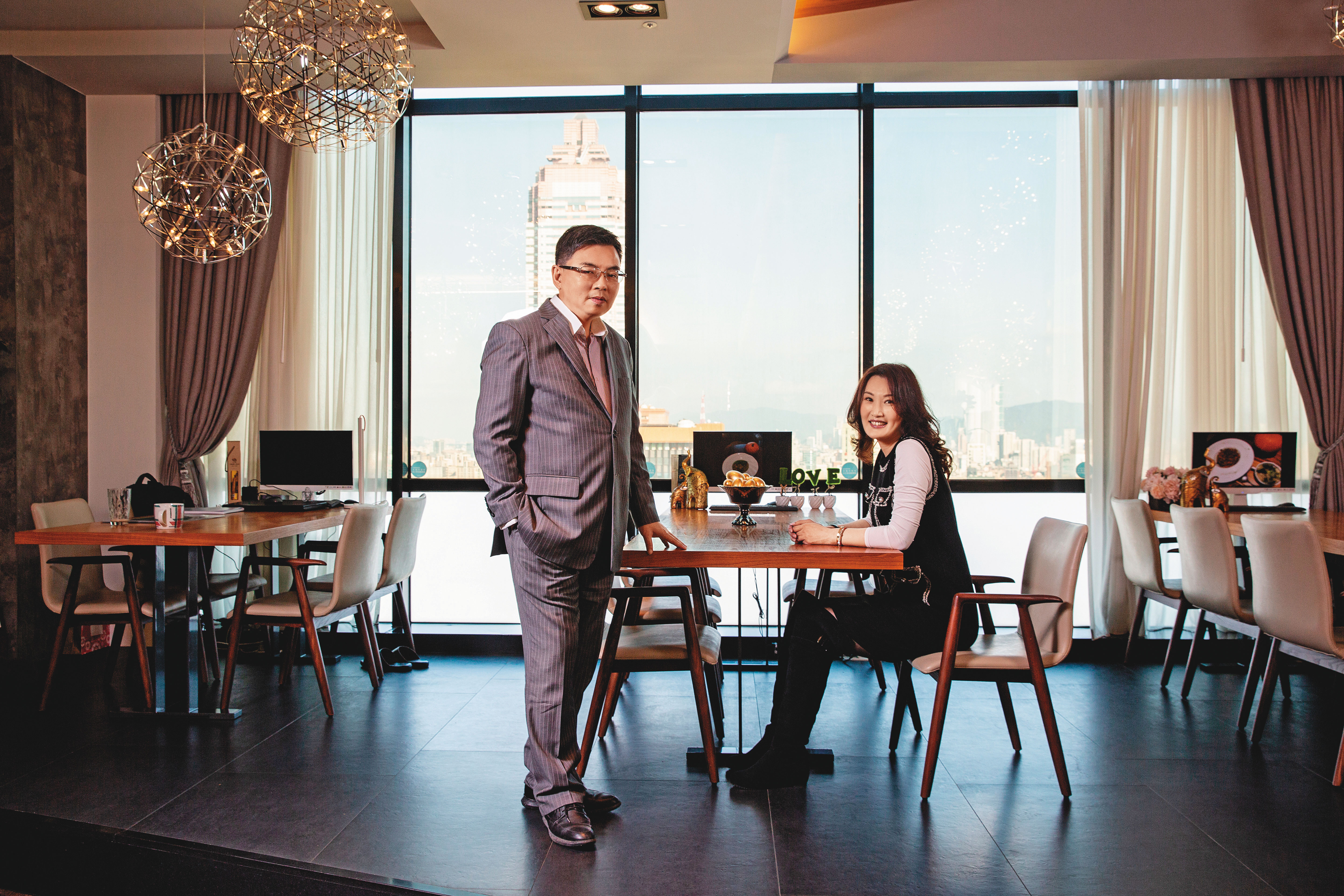 連勇舜與太太周宥甯4年前回台「做人」沒能成功，卻創業開了頂級月子中心，搶攻金字塔頂端客層，幫別人做月子。圖為汭恩用餐區。