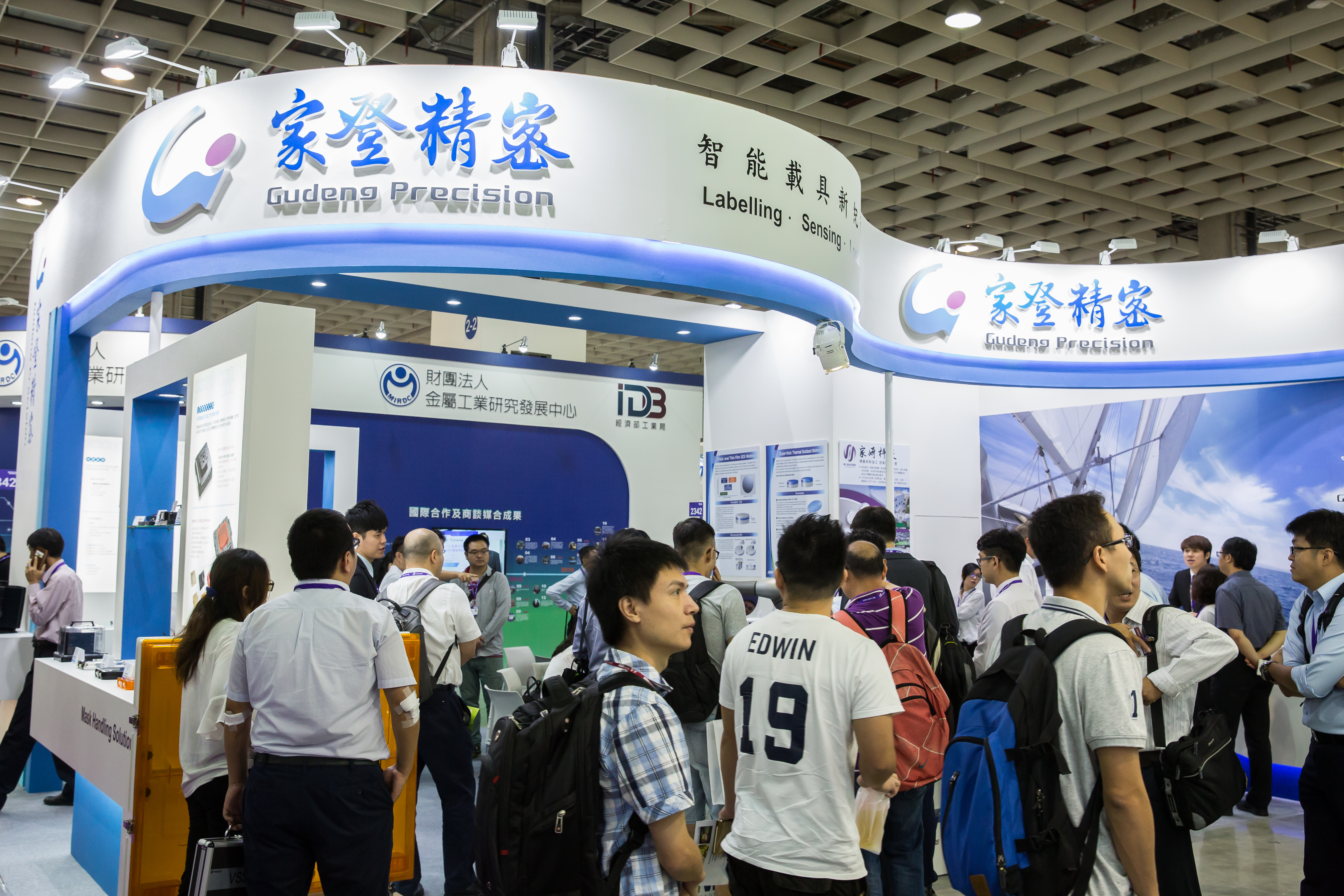 林昇以基本面選股，抓住去年飆漲的台積電設備概念股家登，持有迄今報酬率達4倍。