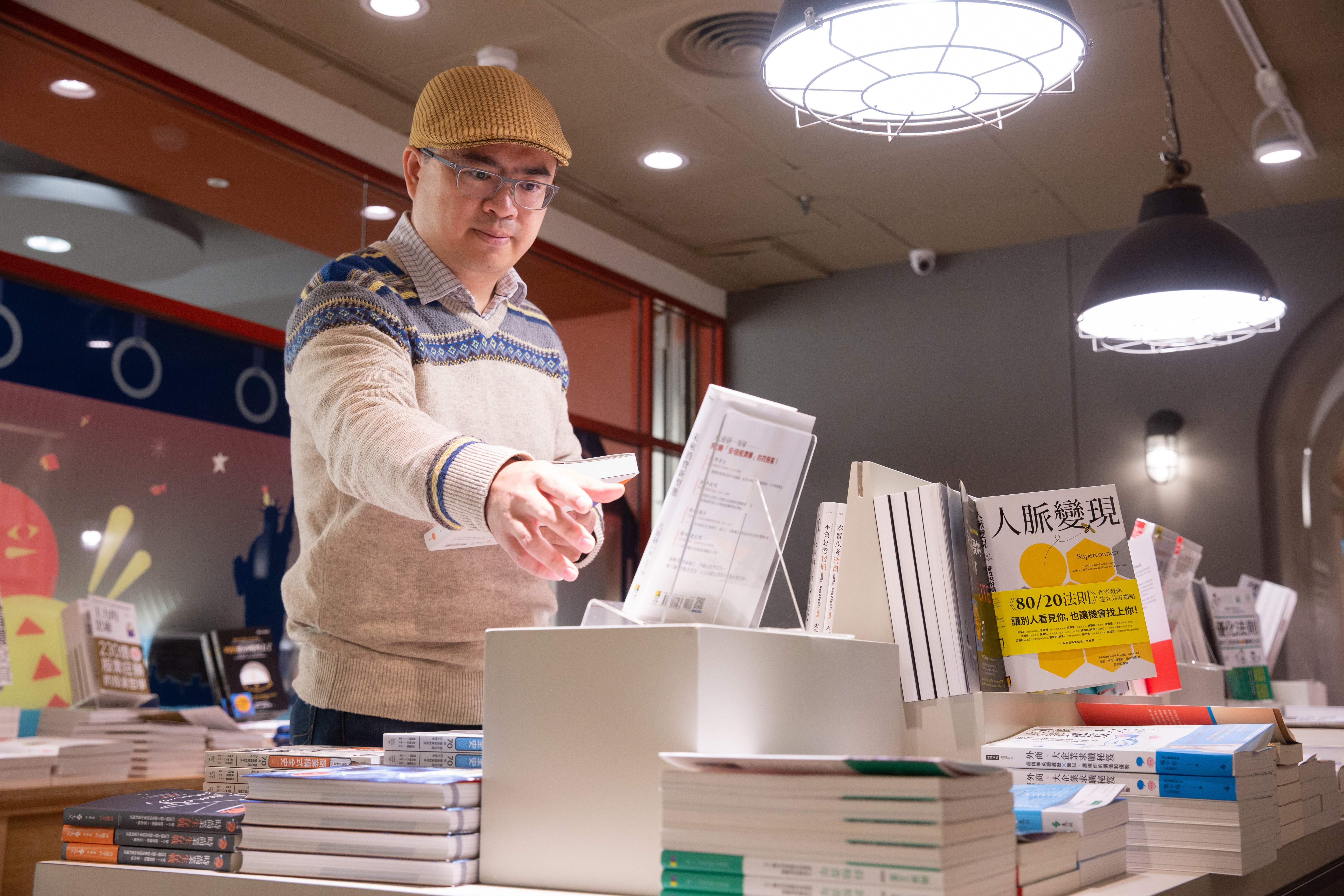 林昇透過大量閱讀與研究回測，緩解投資的壓力和不確定感。