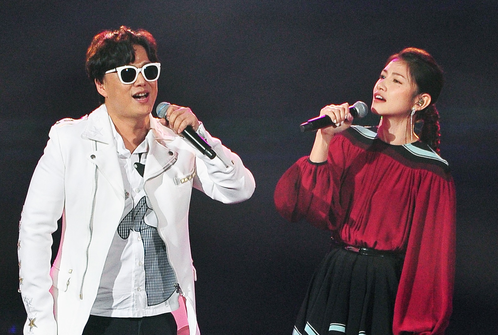 李千那和蕭煌奇合唱，奪下紅白收視最高。（台視提供）