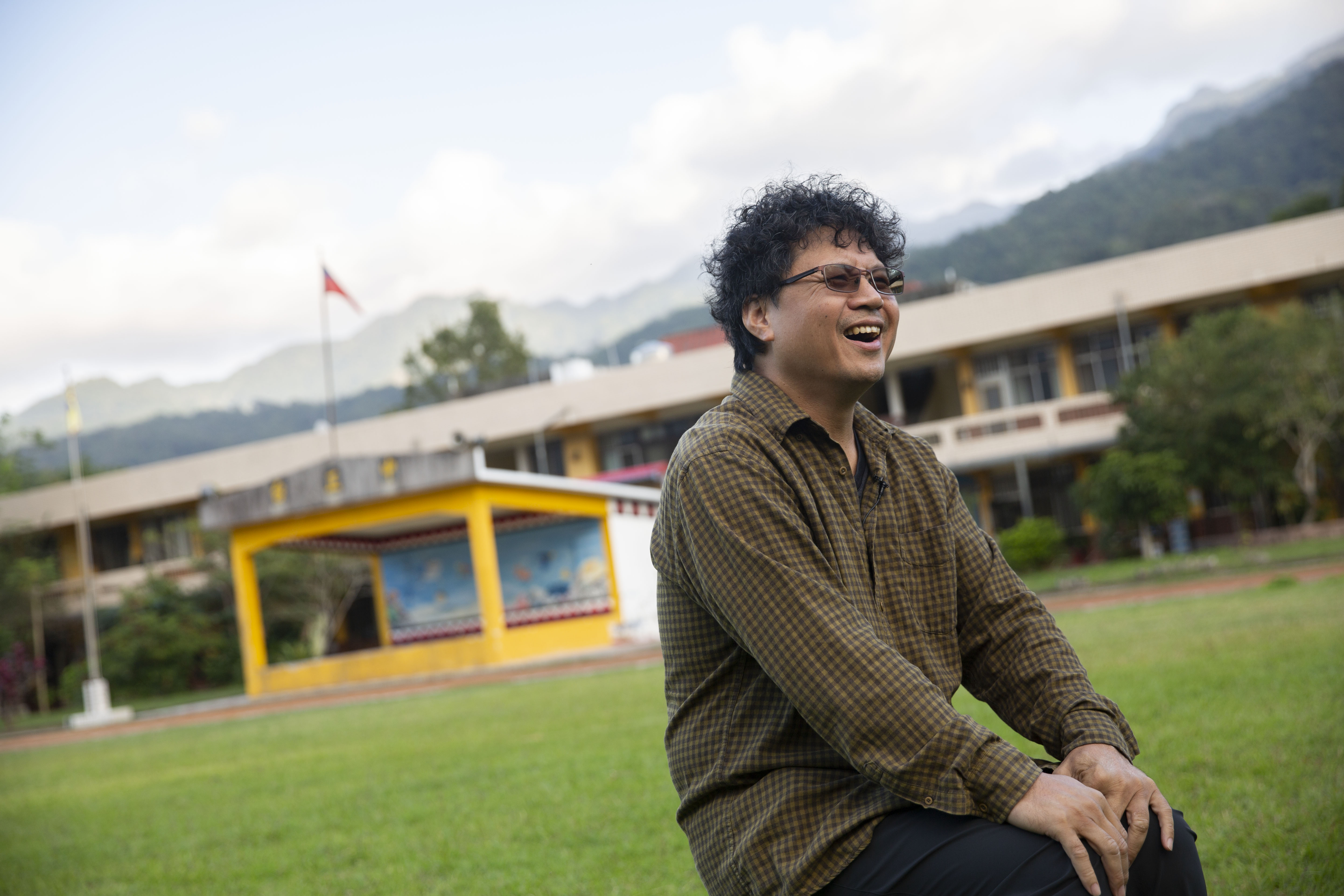 馬躍比吼大學時期因拍攝紀錄片，受到阿美族頭目啟發，如今也將此精神傳遞給部落新生代。