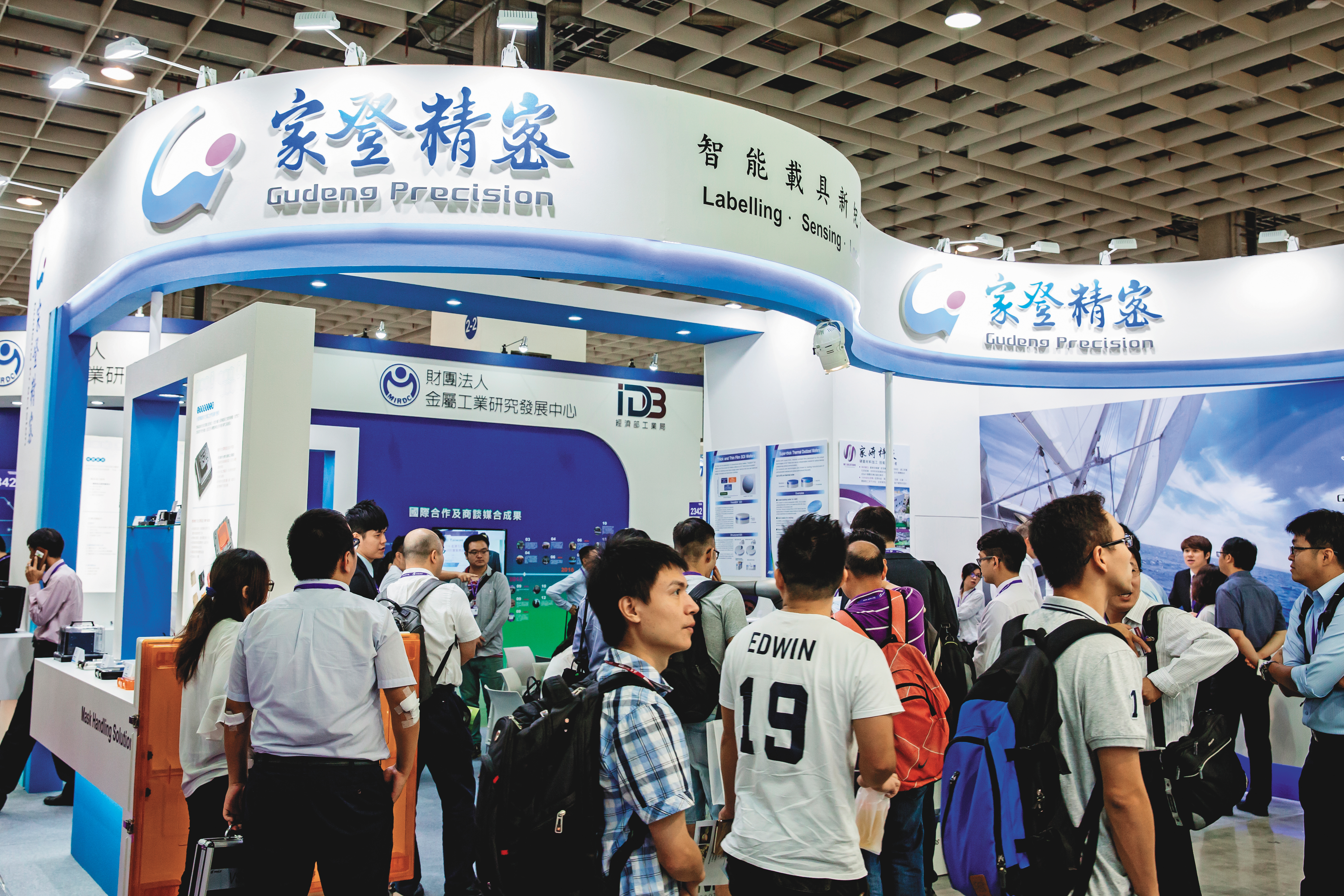 台積電設備概念股家登,去年來業績節節攀高,若細心觀察營收變化,可抓到大波段行情。