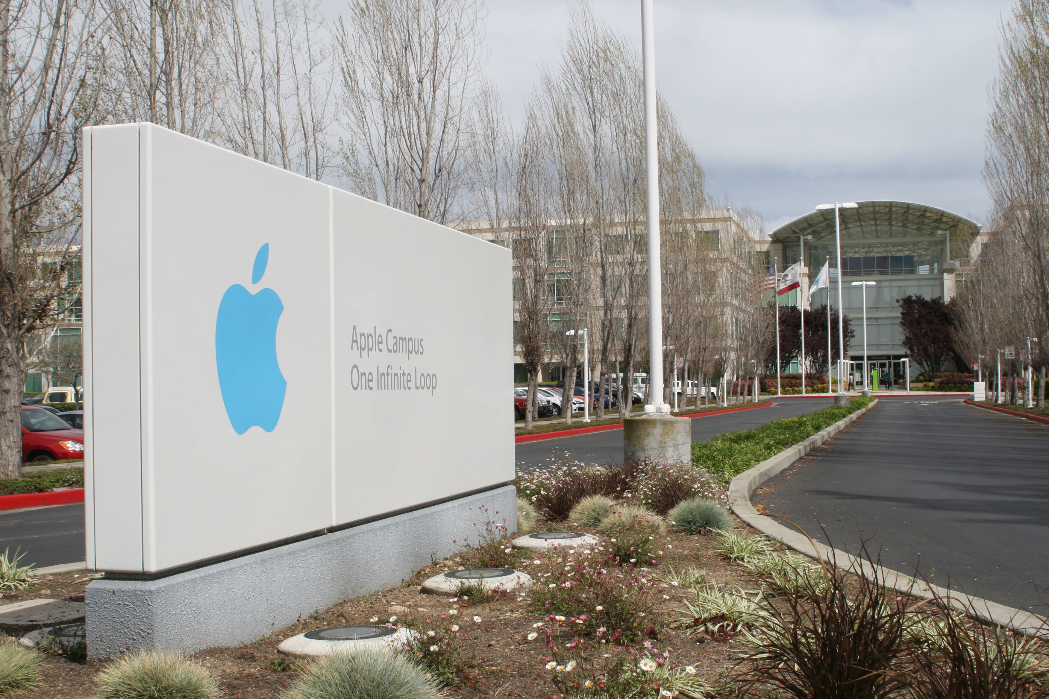 美中貿易戰延燒,矽谷科技公司中的中國雇員無端被捲入,在被控竊取商業機密的陰影幢幢下,飽受猜忌。圖為蘋果在矽谷總部(東方IC)