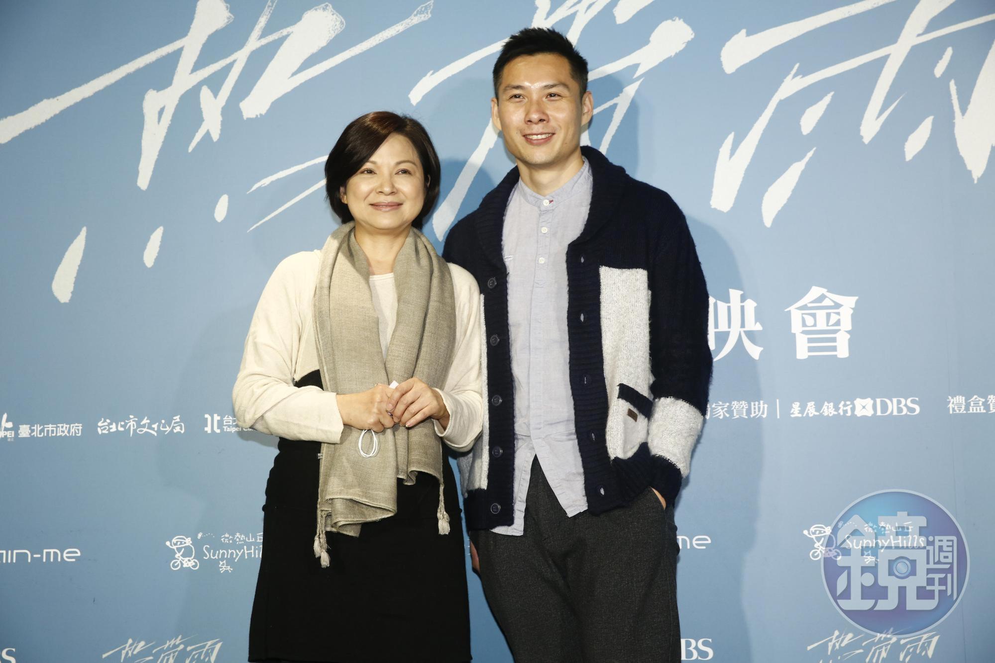 楊貴媚早在演出《月光下，我記得》時就與來台灣實習的陳哲藝結識，見證了陳哲藝的成長。