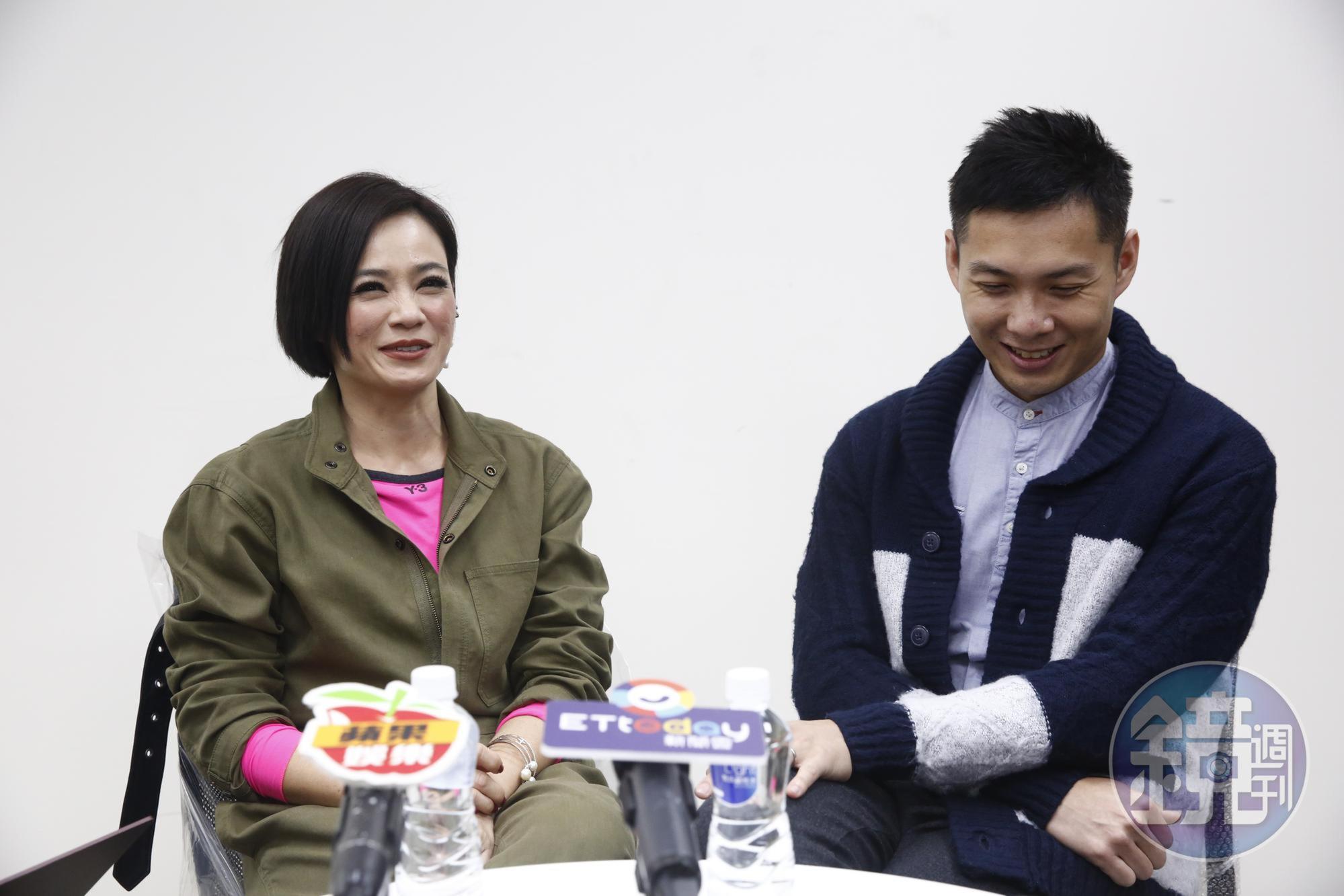 與媒體訪談時，陳哲藝與楊雁雁頗有默契，陳哲藝偶爾還會小虧一下楊雁雁。