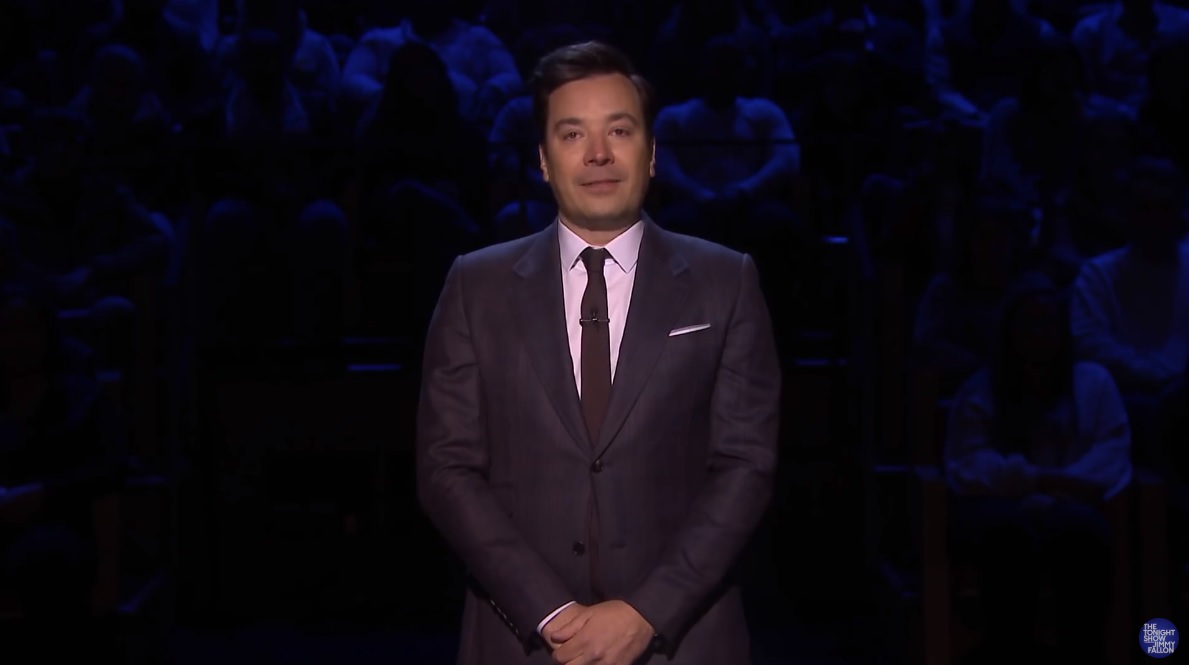 柯比多年的好友、脫口秀節目主持人吉米法隆（ Jimmy Fallon ），在節目《今夜脫口秀》中分享了自己與柯比成名前第一次相見，淚憶好友。（翻攝自YouTube頻道《The Tonight Show Starring Jimmy Fallon》）