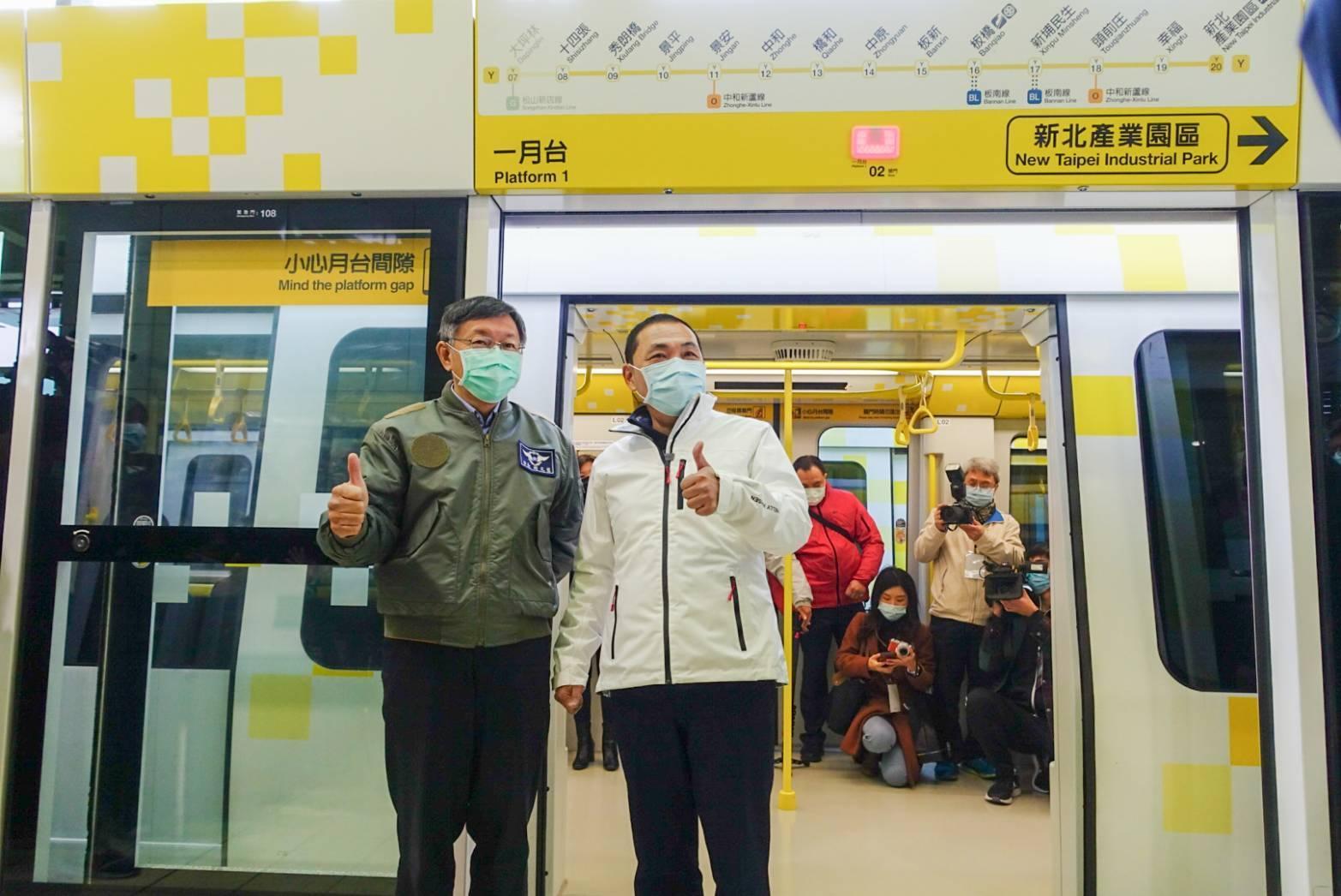 新北市長侯友宜、台北市長柯文哲參與環狀線通車典禮。（翻攝自新北市政府捷運工程局官網）