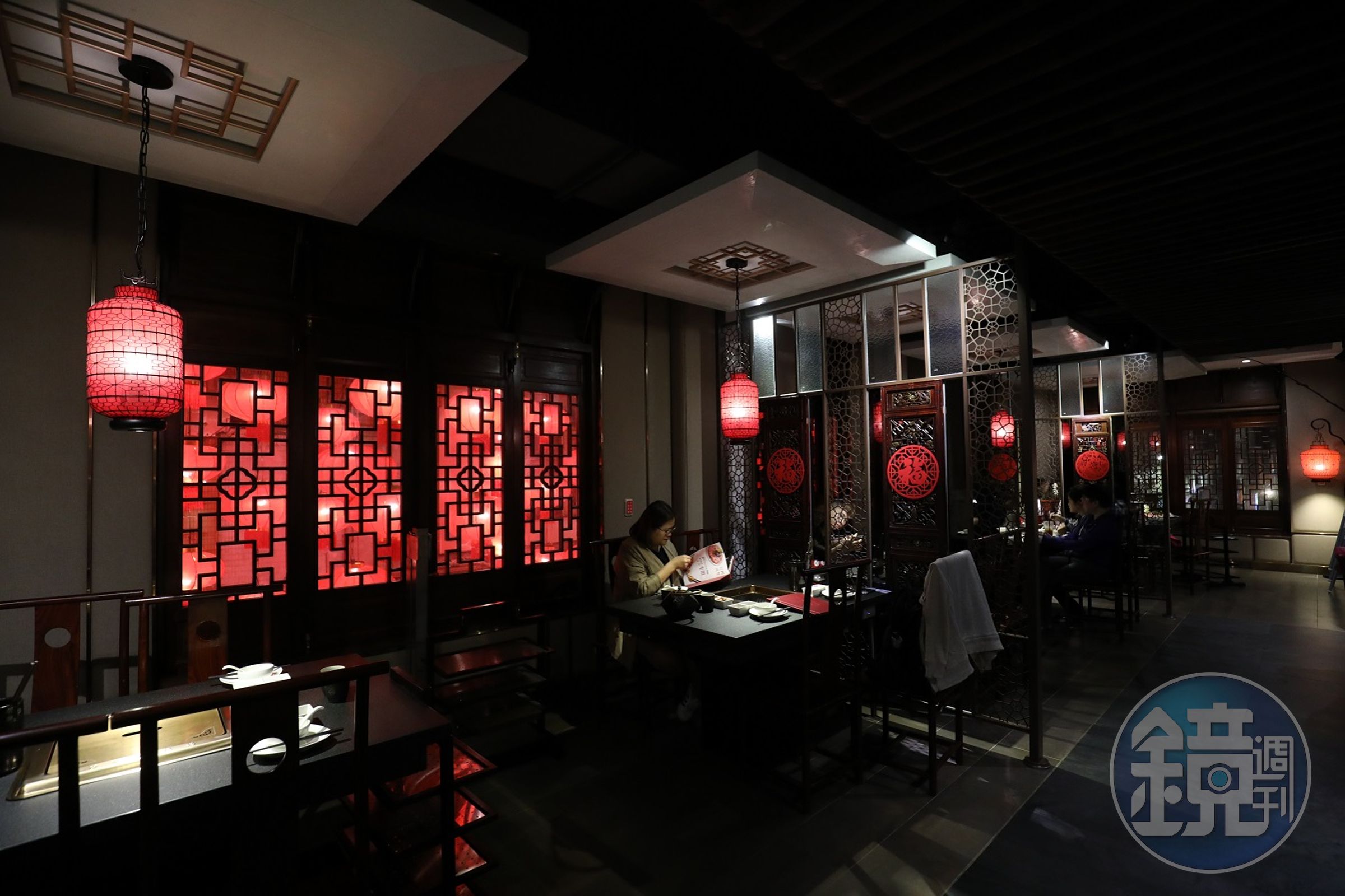 店內空間寬敞，注意桌與桌間間距，保有隱私空間。