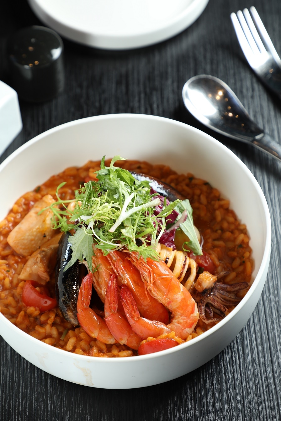 海鮮燉飯內有干貝、透抽、淡菜，料多豐富。（680元／份）