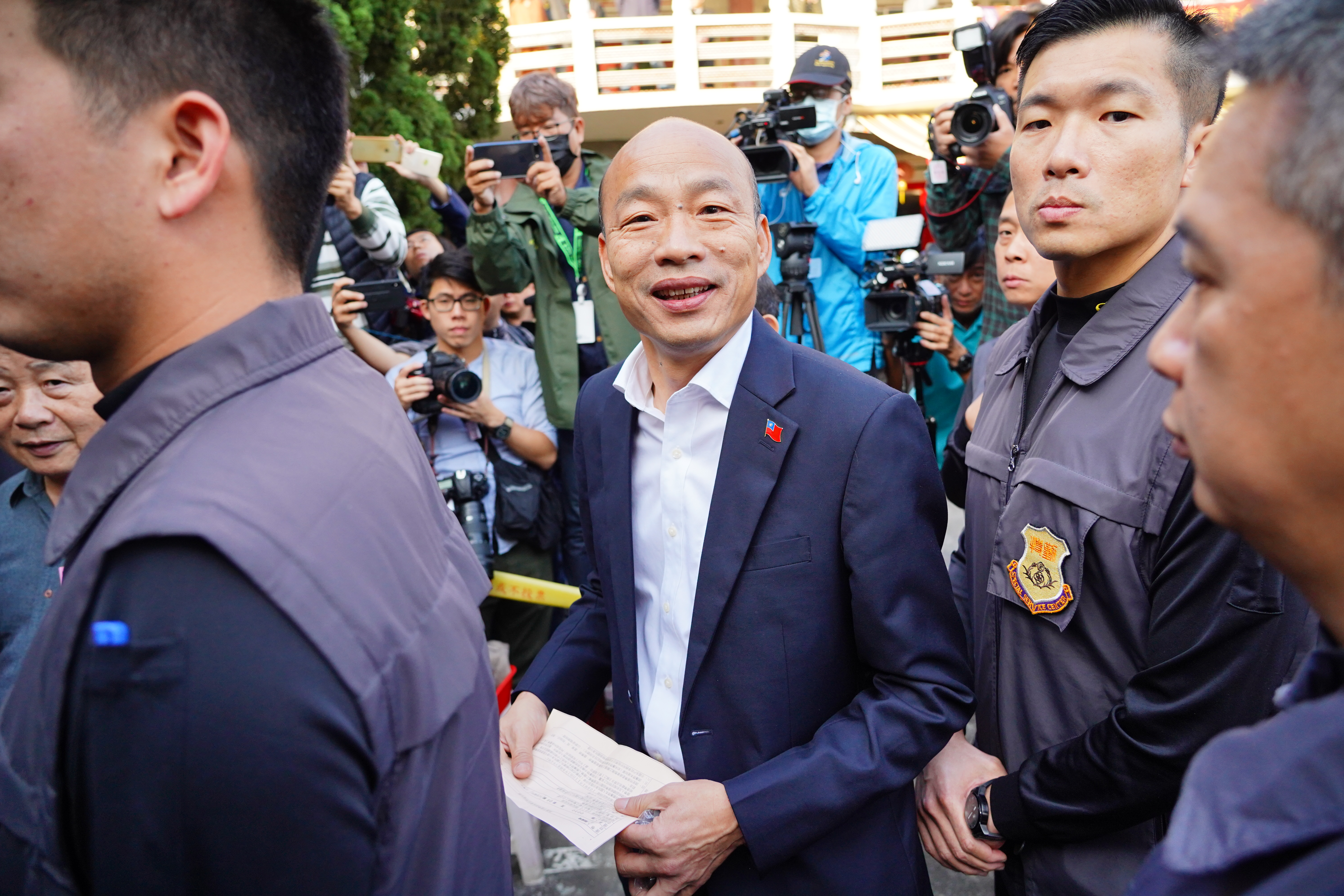 韓國瑜召開防疫行政會議時向中央反映，高雄口罩不夠以及需要大型患者收容場所。