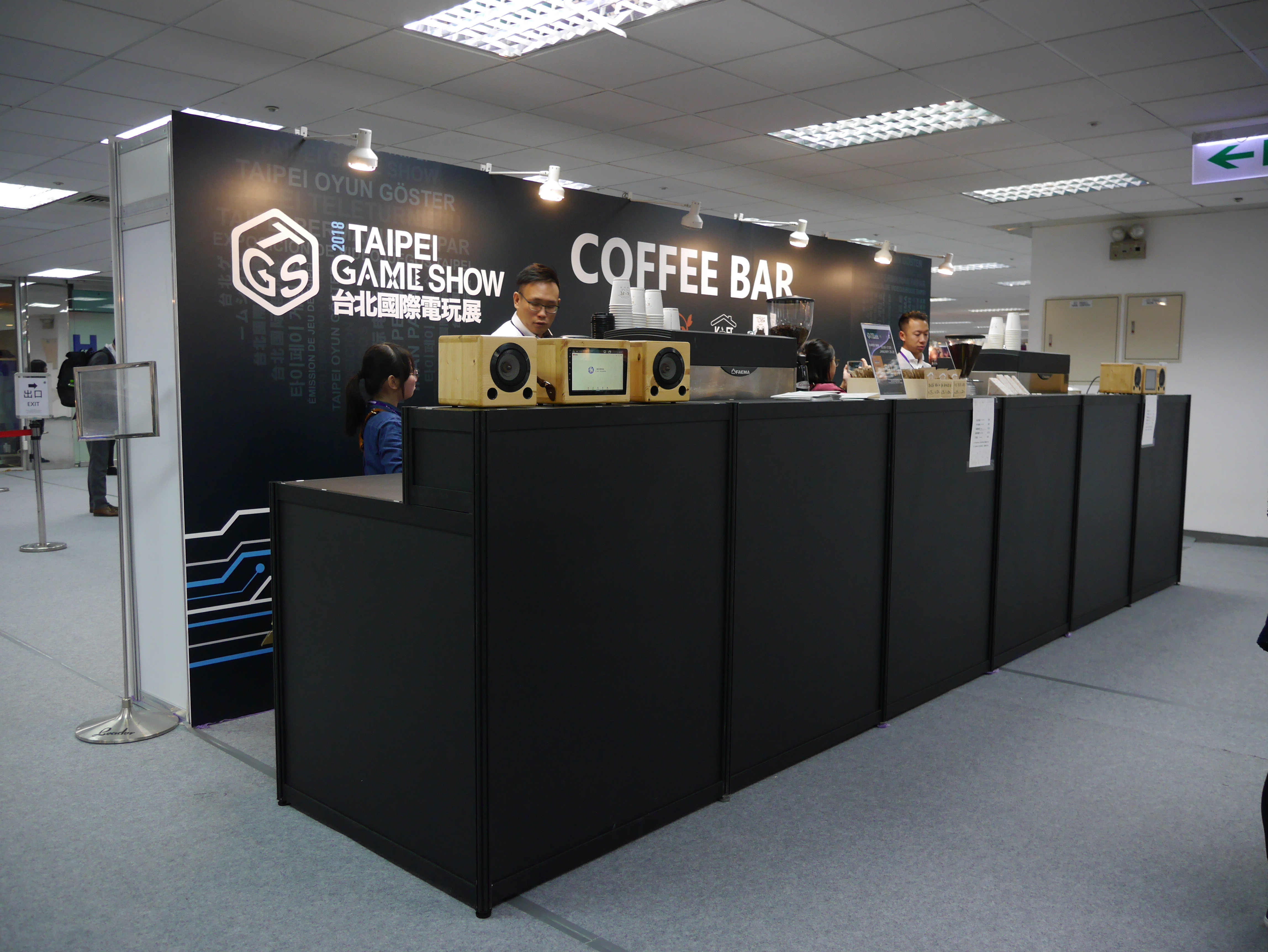 去年電玩展 B2B 區的設有 Coffee Bar，不少廠商和參觀者會在這喝咖啡小憩，若疫情未降溫，想讓參展者放鬆的善意就會變成為病毒鋪路的惡。