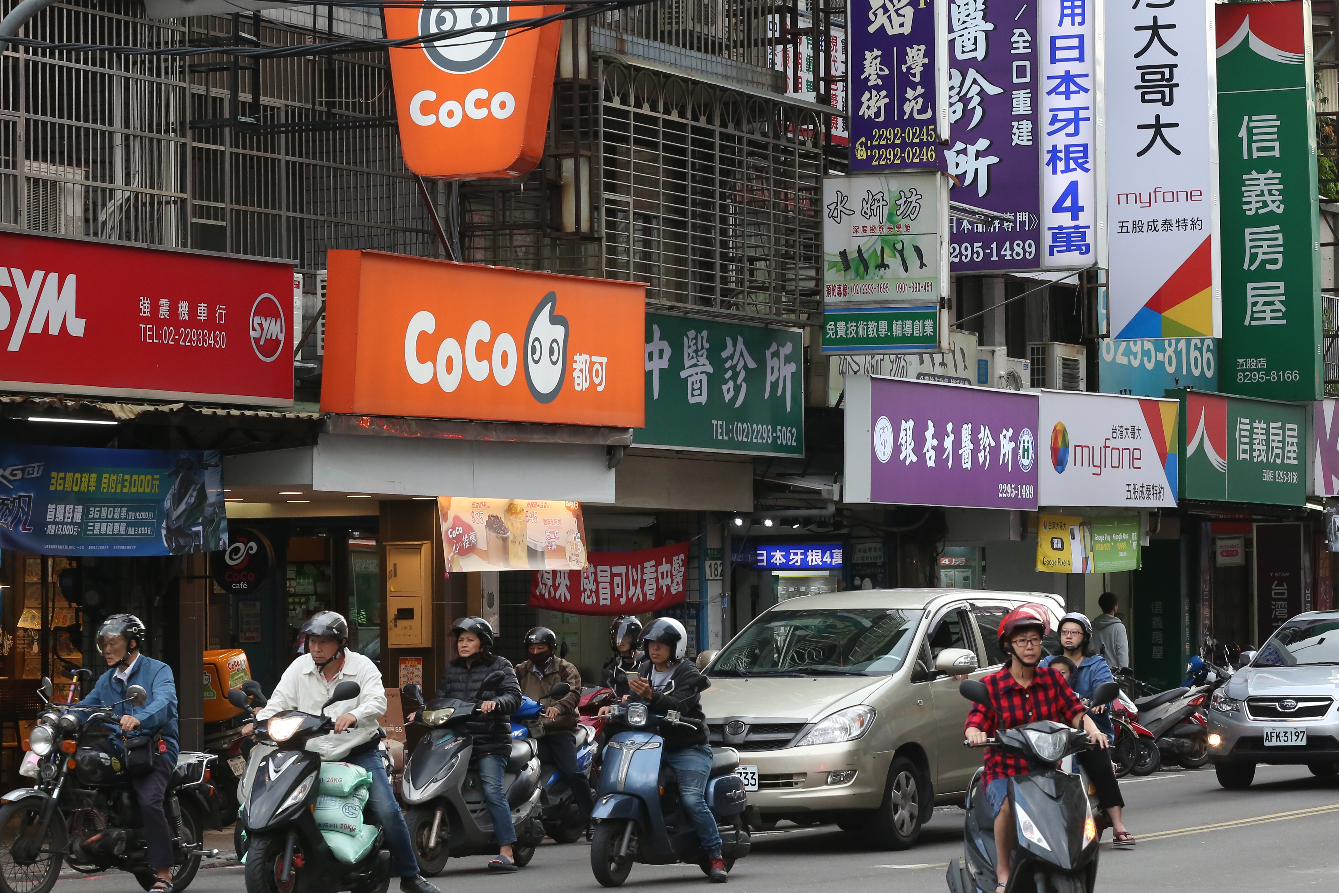 洲子洋重劃區仍在發展階段，但距離舊市區內繁榮的成泰商圈並不遠。