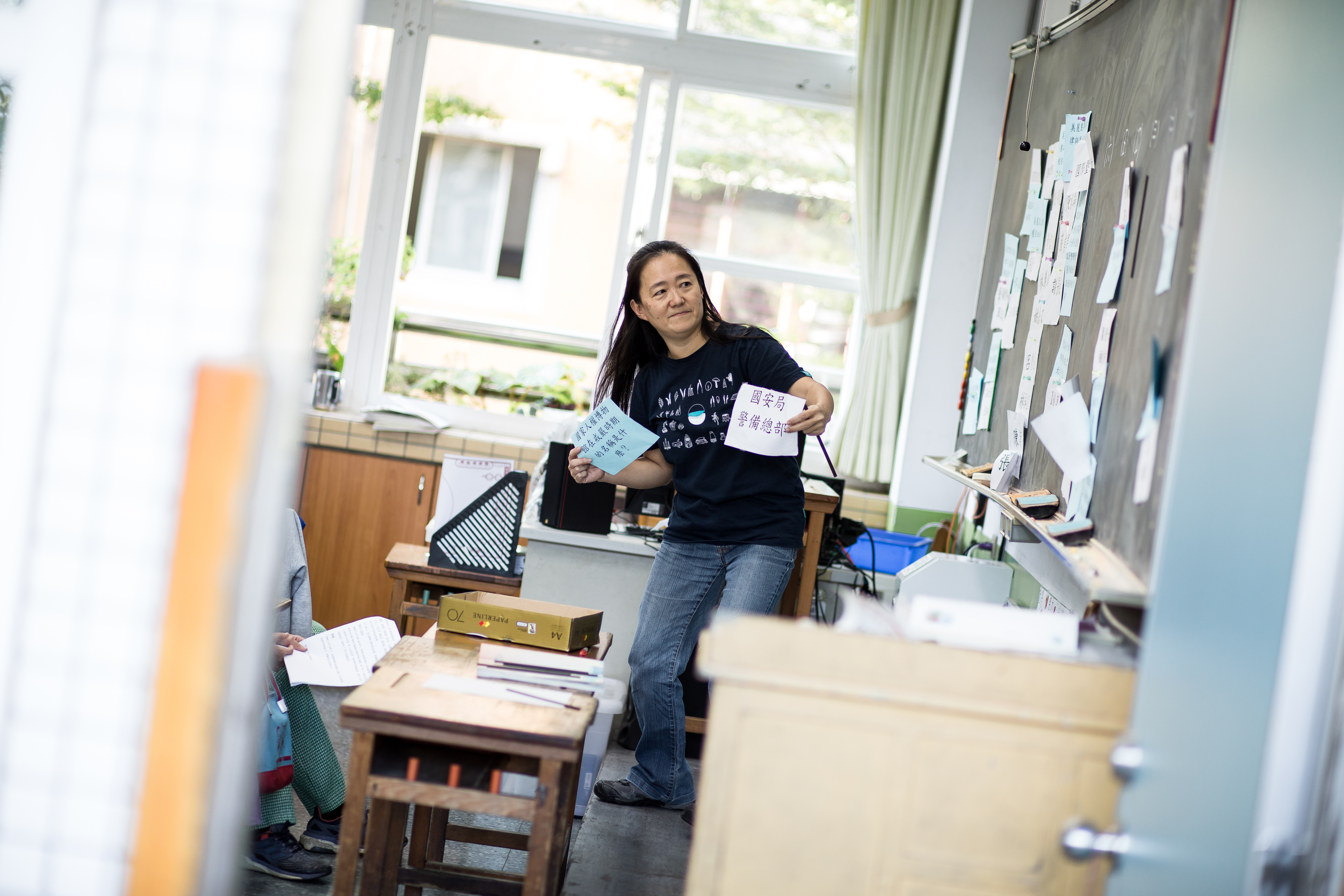 翁麗淑認為教育往前走能帶動整個社會，爭議正是最好的教材。