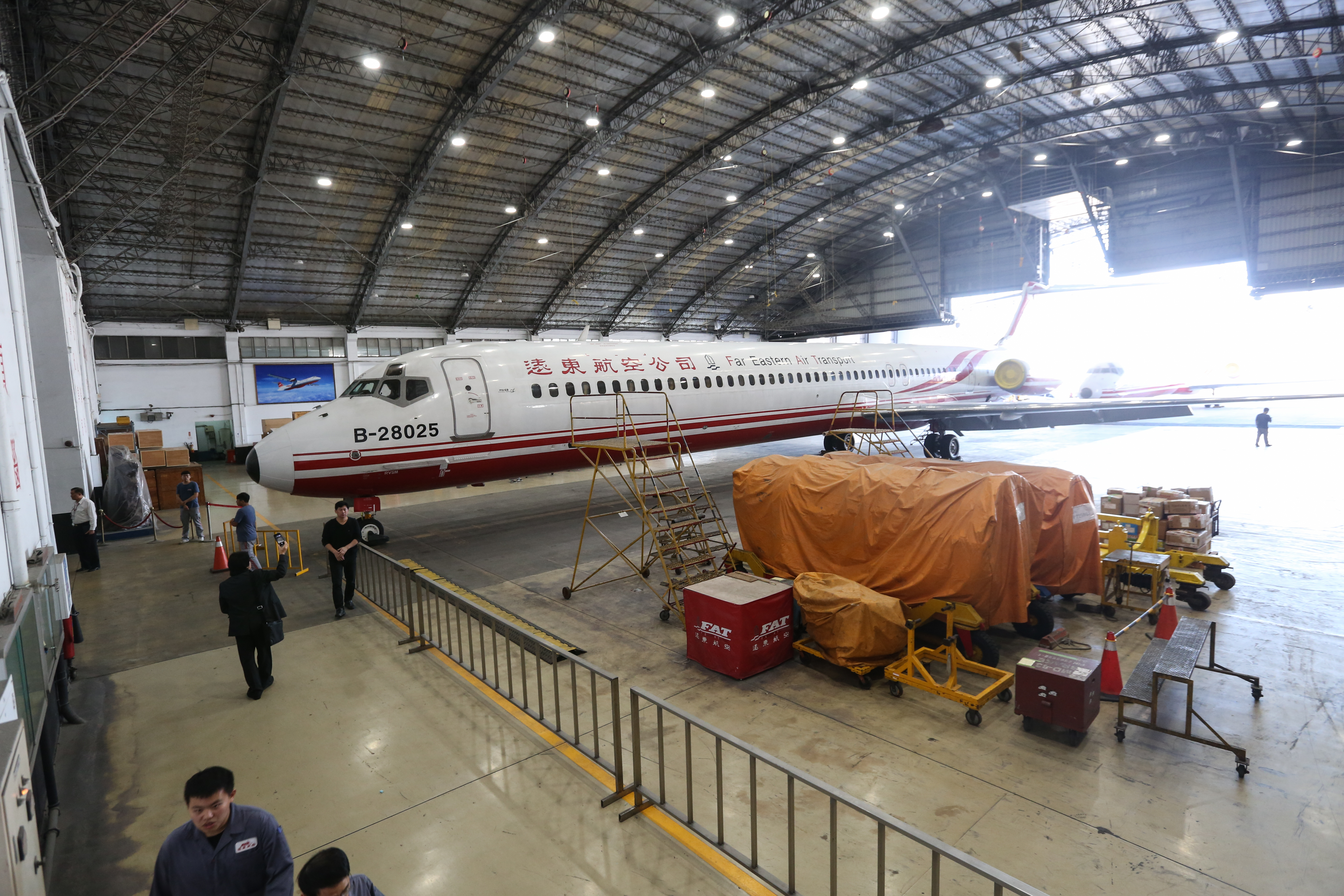 去年底無預警停飛的遠東航空今遭交通部廢證，確定走入歷史。