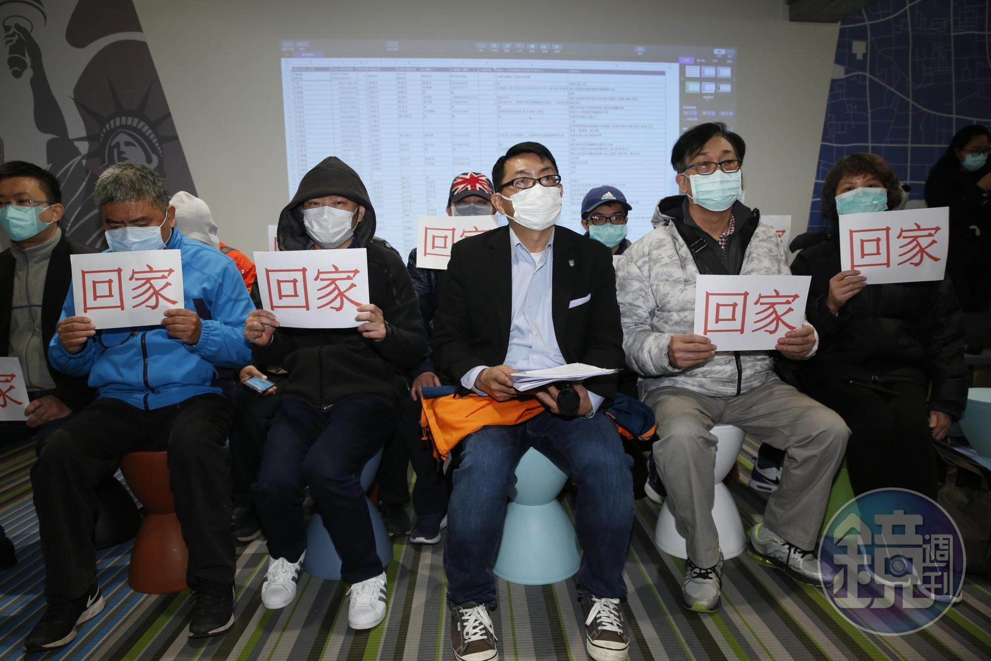 徐正文今天和十多名滯留在湖北的家屬出面開記者會,希望能讓這些滯留湖北的台籍人士返台。
