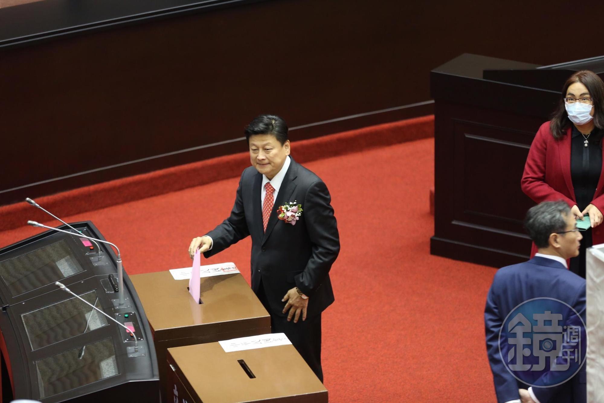 擁有38席立委的國民黨推出資深立委賴士葆角逐院長,獲得無黨籍立委傅崑萁(圖)支持。