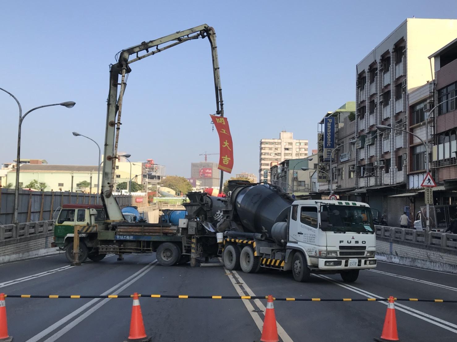 通行超過48載的中華地下道，因鐵路地下化走入歷史。（翻攝畫面）