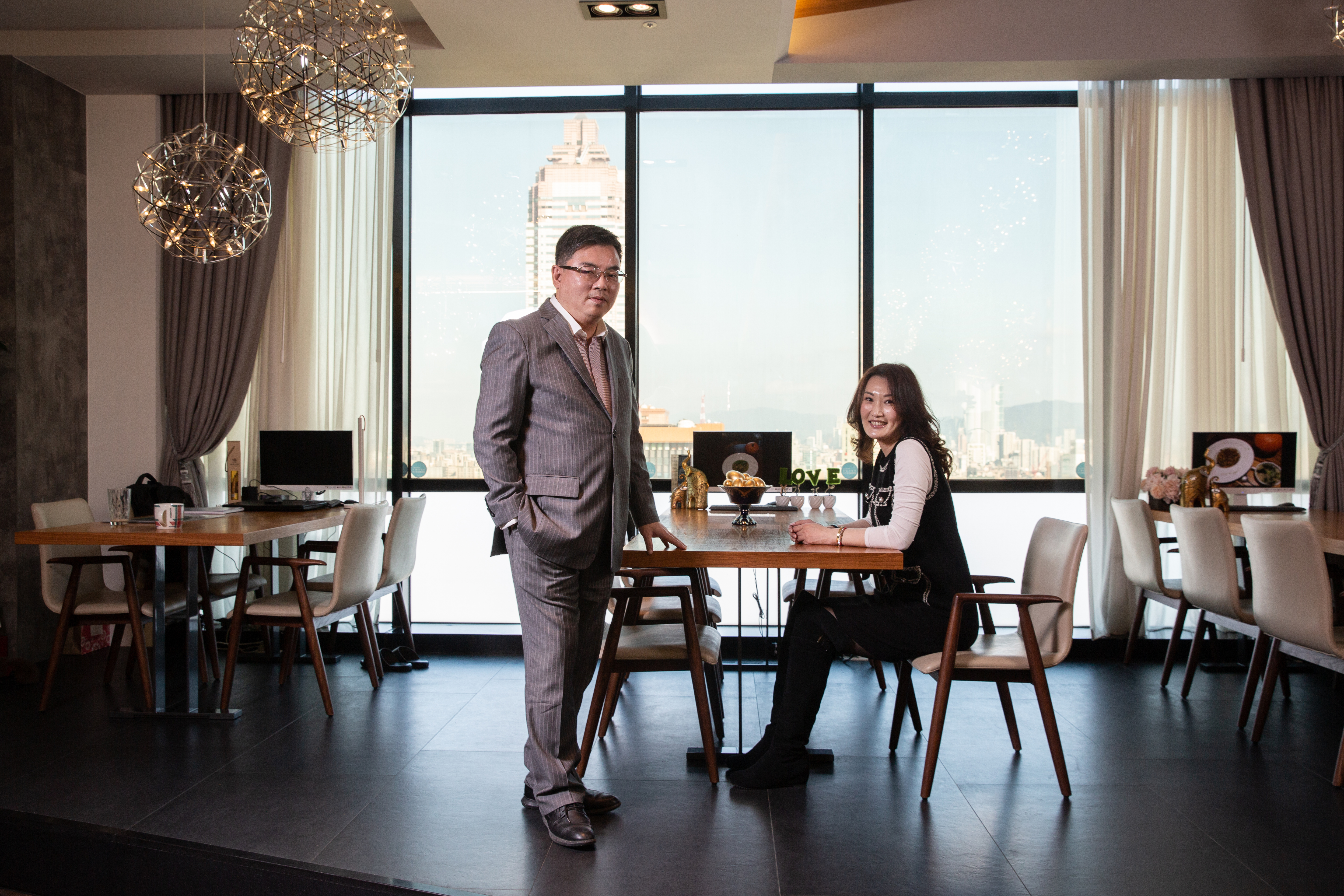 連勇舜與太太周宥甯回台「做人」沒能成功，卻創業開了頂級月子中心，搶攻金字塔頂端客層，幫別人做月子。