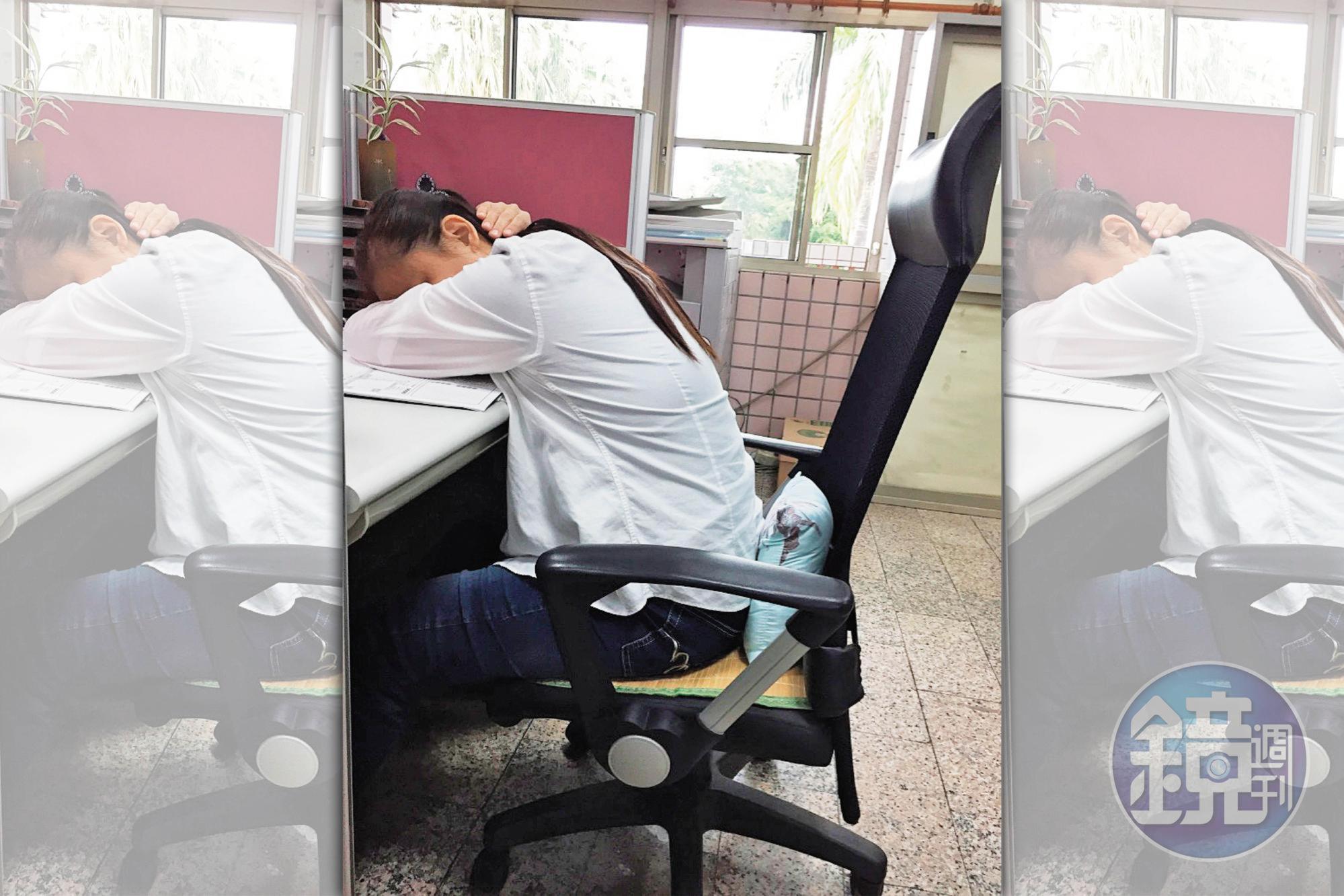 莊姓女老師多次在上班時間睡覺，遭同事向教育局舉發。（讀者提供）