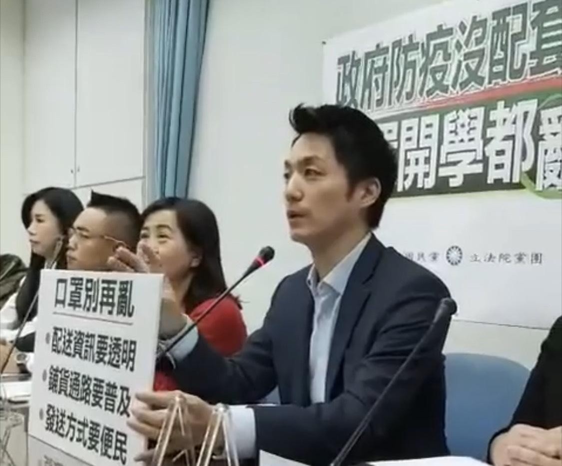 面對全台口罩供不應求的狀況,國民黨黨團書記長蔣萬安提出3點建議,並呼籲「可以特別預算免費發送給民眾每日基本量。」(翻攝自蔣萬安臉書)