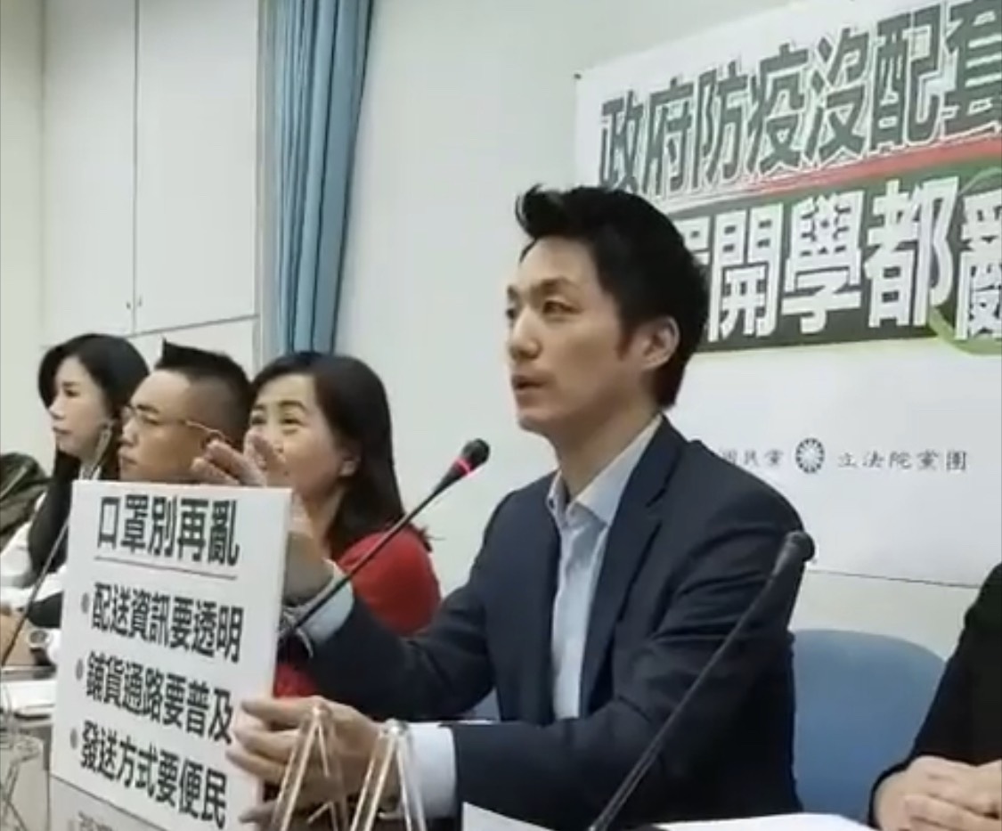 面對全台口罩供不應求的狀況，國民黨黨團書記長蔣萬安提出3點建議，並呼籲「可以特別預算免費發送給民眾每日基本量。」（翻攝自蔣萬安臉書）
