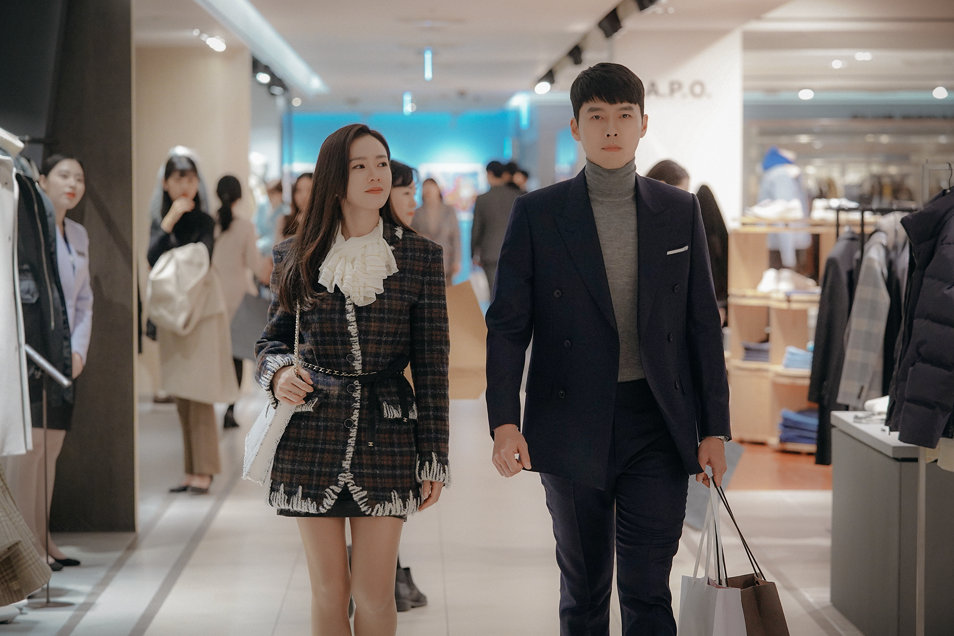 孫藝真返回南韓又成霸氣女CEO,為玄彬治裝、買房查真相砸錢不手軟。(Netflix)