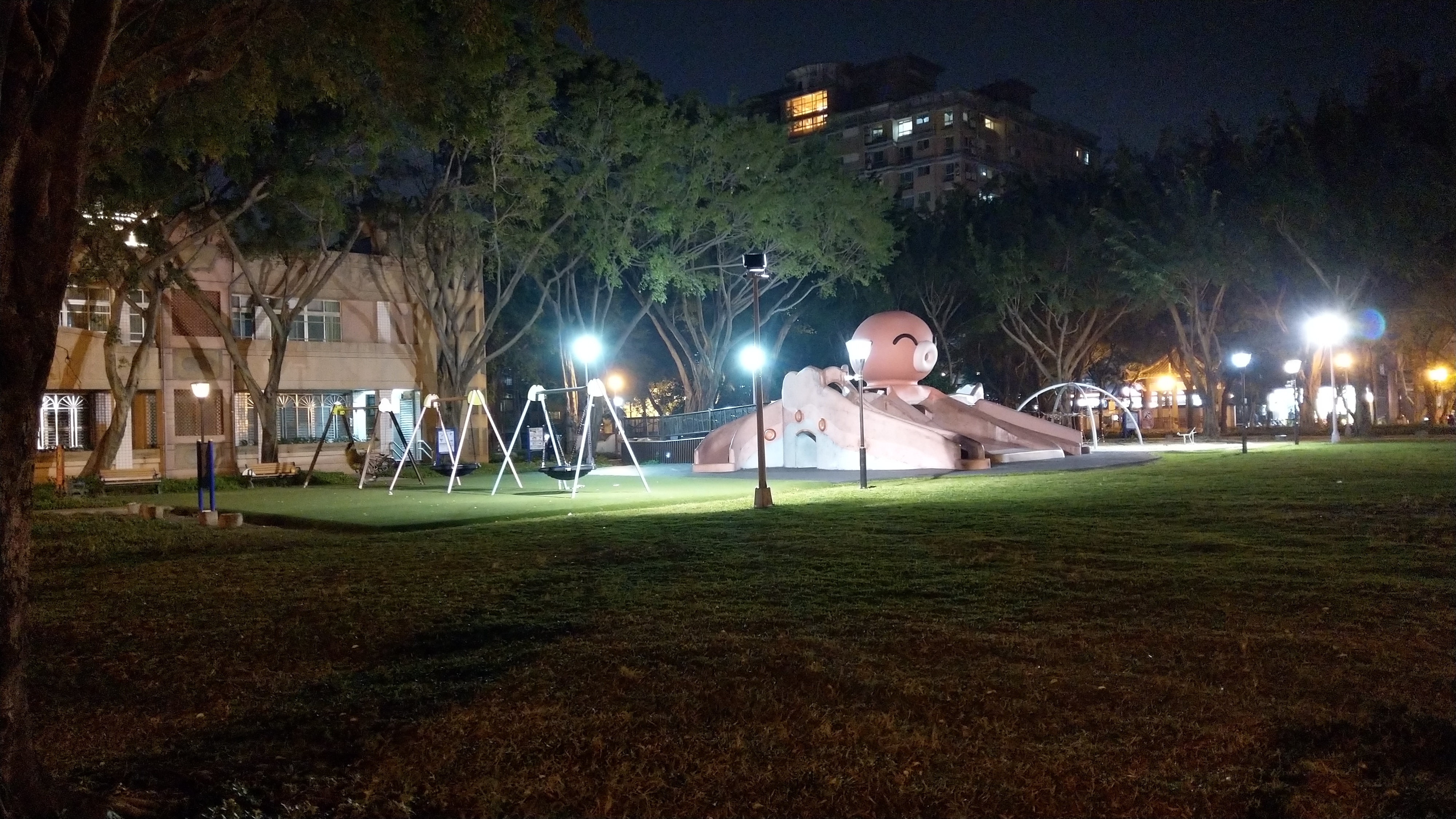 陳姓老翁是街友，住在新北市溪北公園。