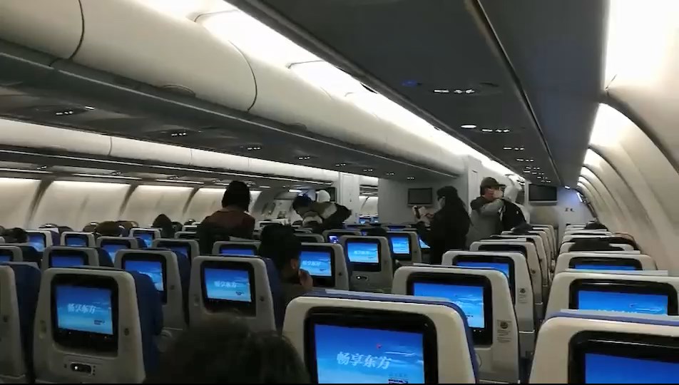 滯留武漢的國人返台，入境後會由專車送到集中檢疫場所進行14天的健康監測。（台北家長會長協會提供）