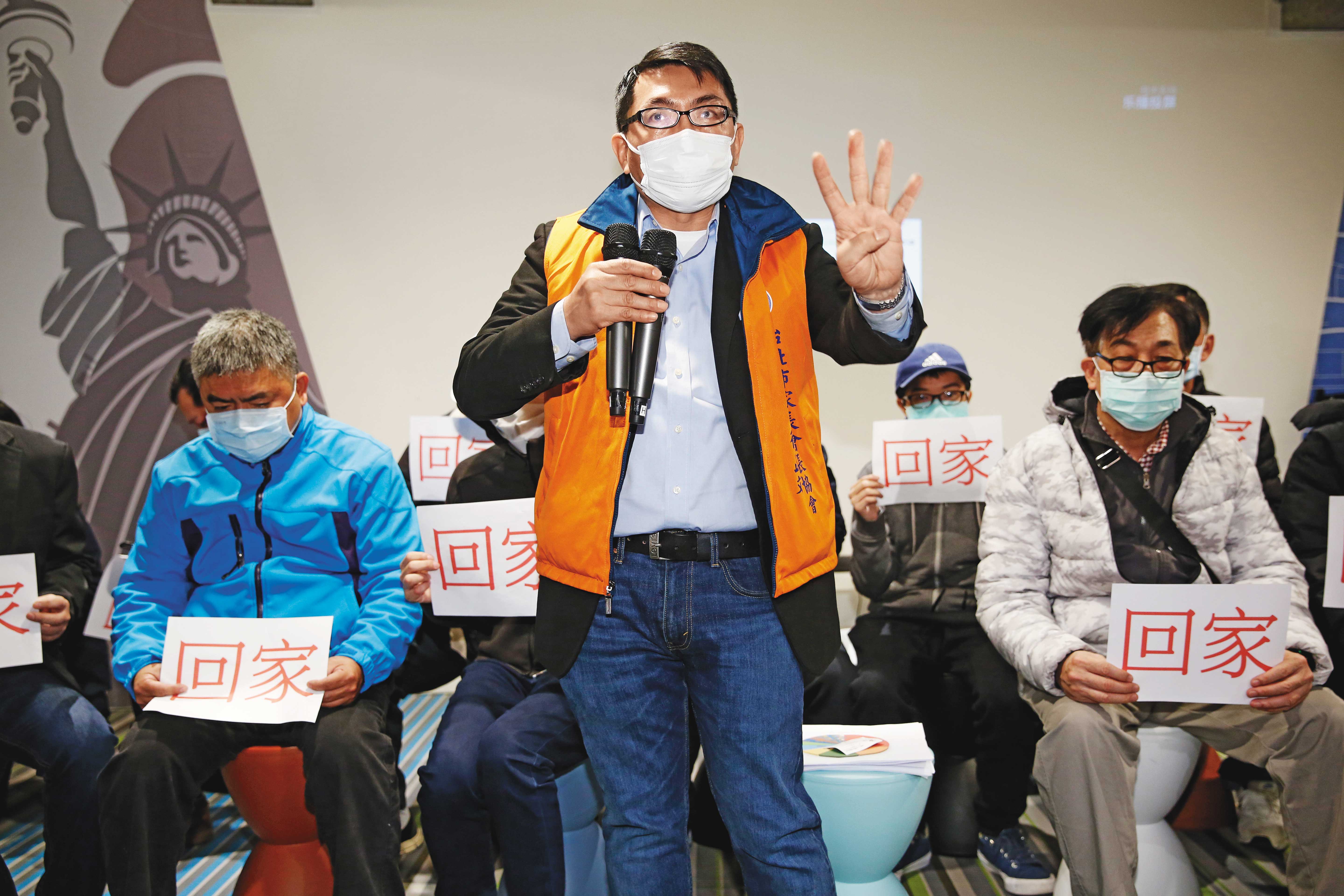 上週有5百多位台灣人滯留武漢與湖北地區,台商會長呼籲兩岸協商包機接回。