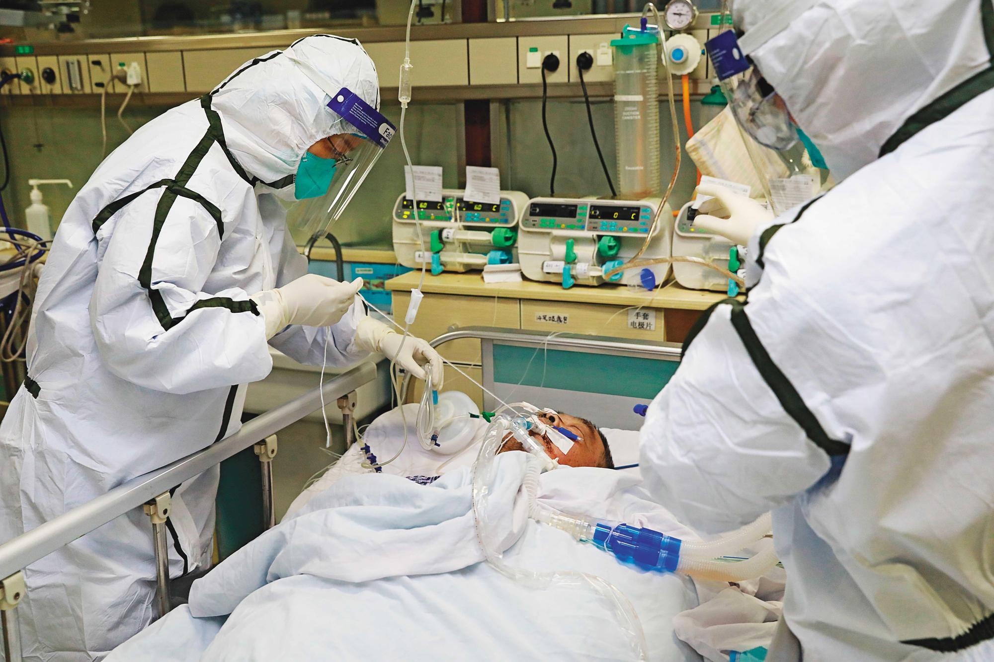 武漢肺炎已造成湖北地區超過300人死亡,引起市場恐慌,台美陸股大跌。(達志影像)
