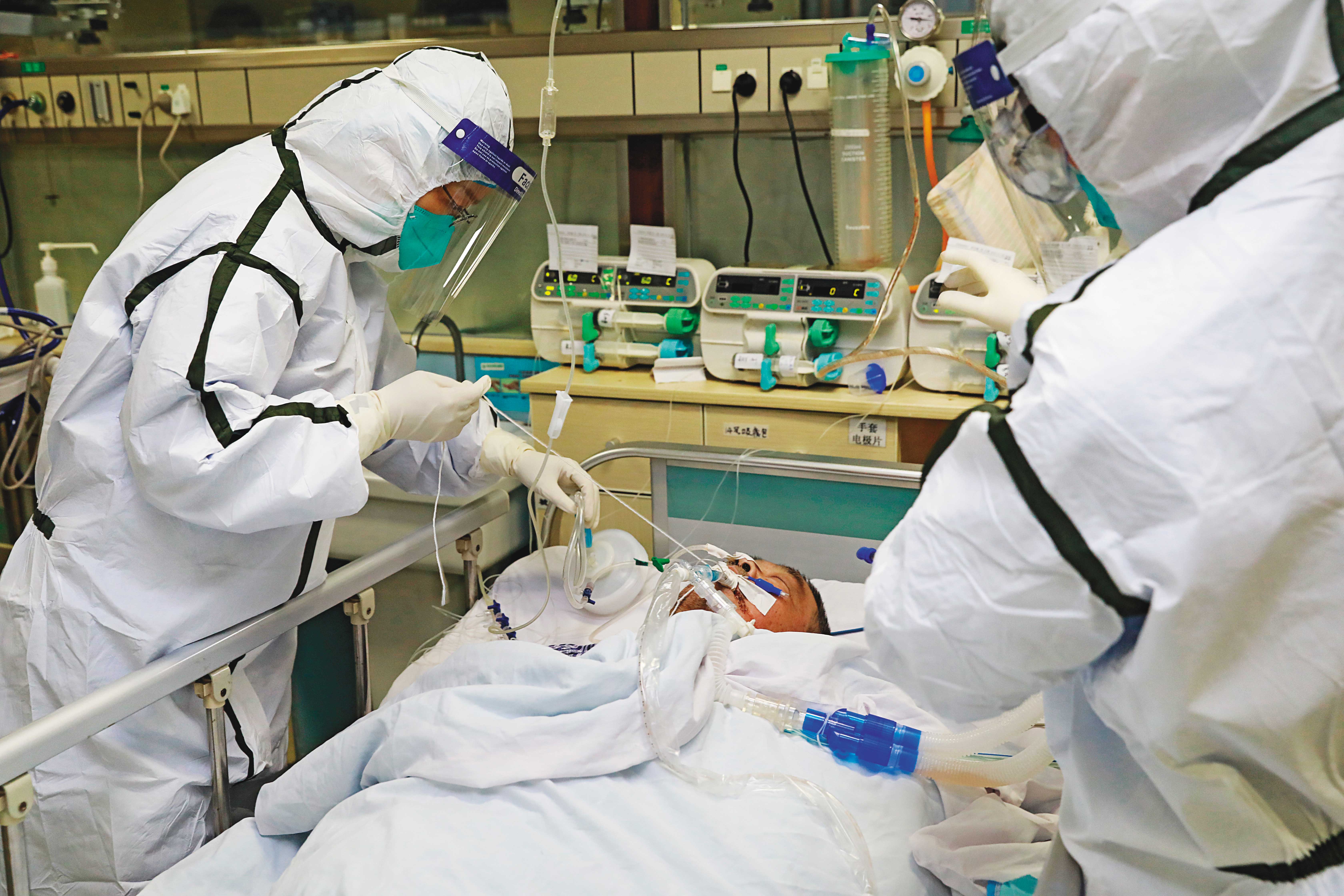 武漢肺炎已造成湖北地區超過300人死亡,引起市場恐慌,台美陸股大跌。(達志影像)