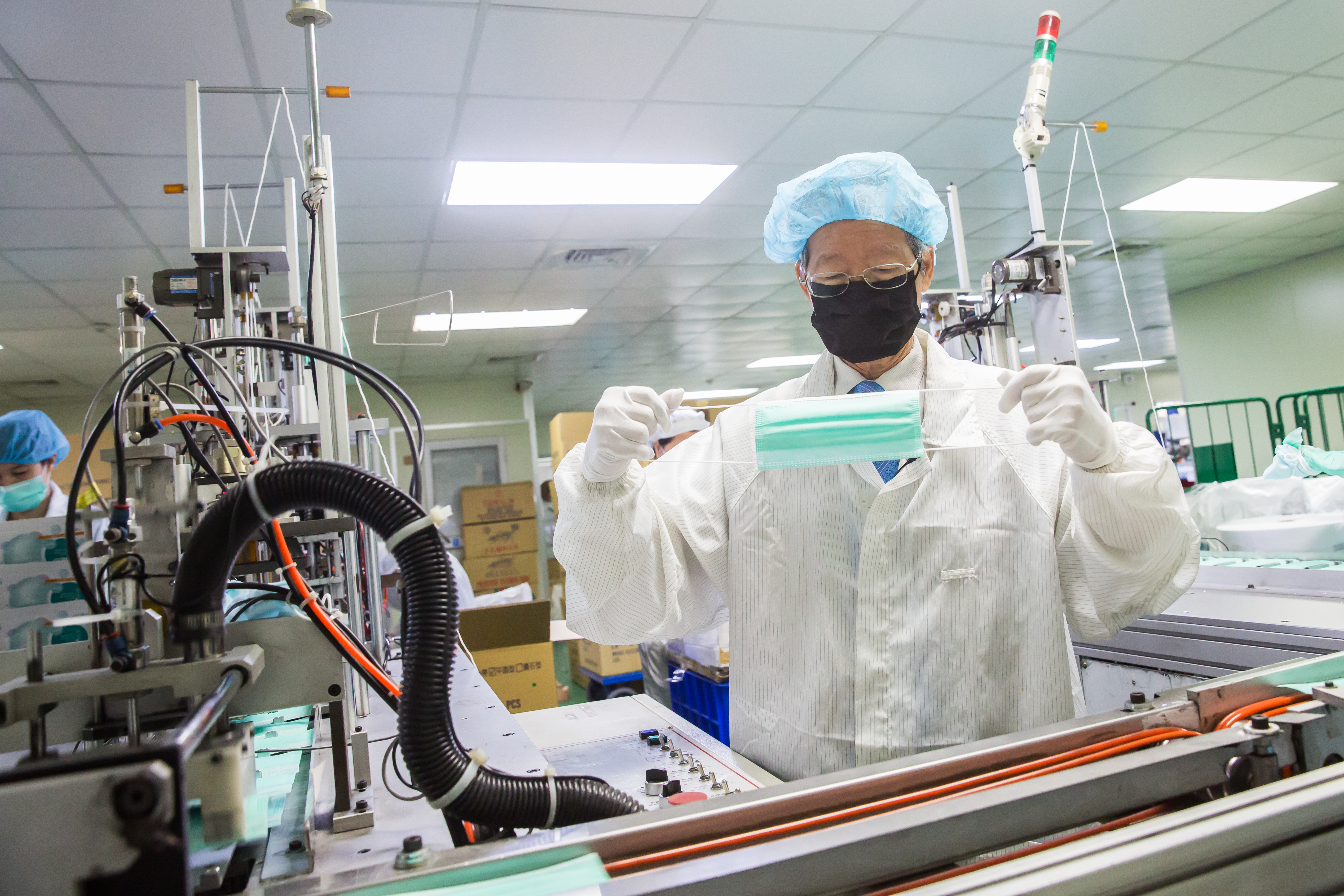 鄭永柱強調做口罩不難，難的是做出舒適的口罩。