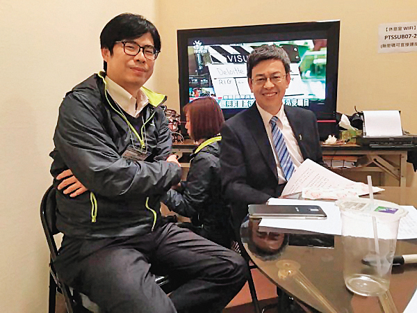 副總統陳建仁（右）及行政院副院長陳其邁（左），師生情誼近30年，在這次防疫武漢肺炎中再次合作。（翻攝陳其邁臉書）