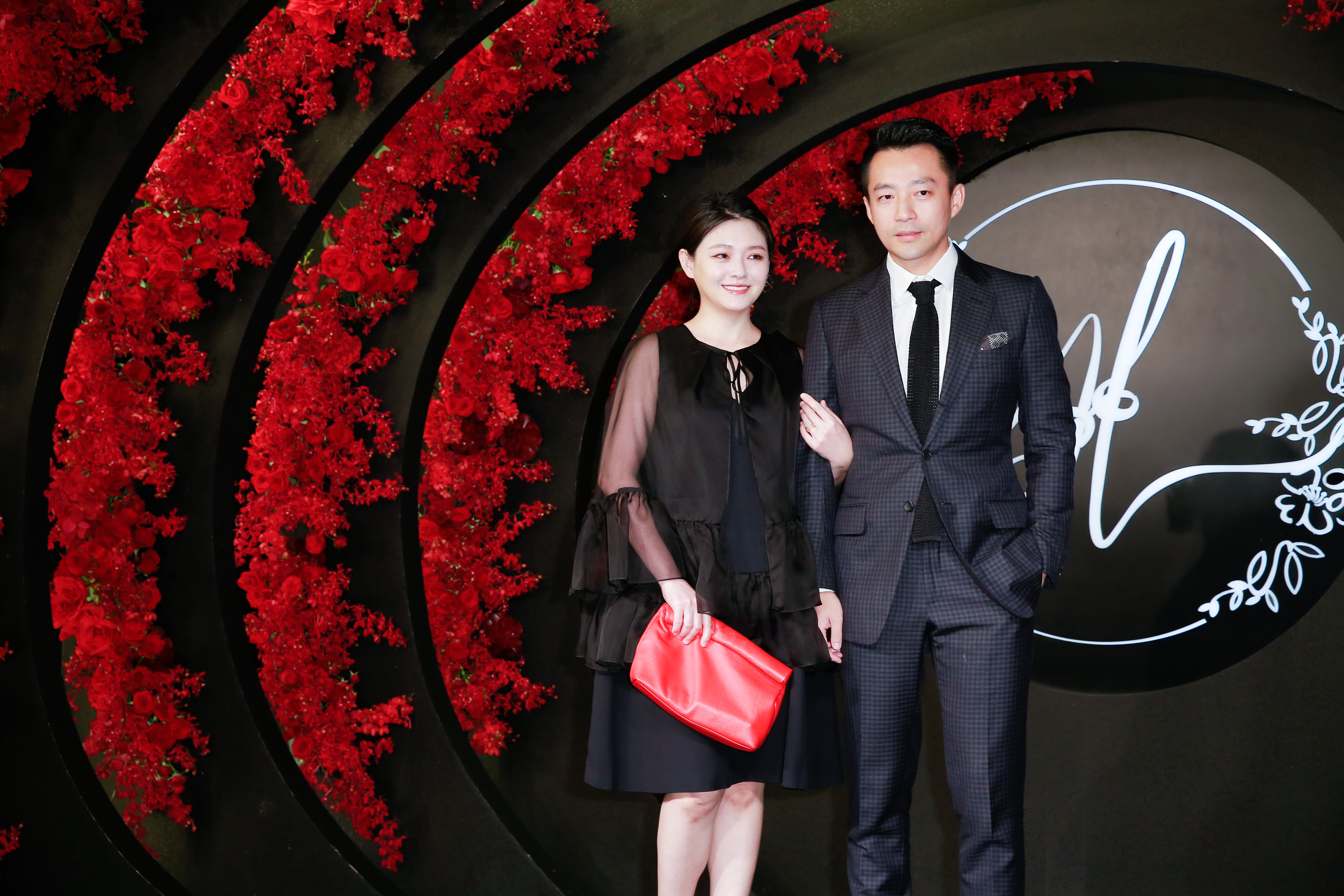 大S（左）日前在日本狂掃1萬個口罩寄到武漢，引起日本網友不滿，右為汪小菲。（資料照）