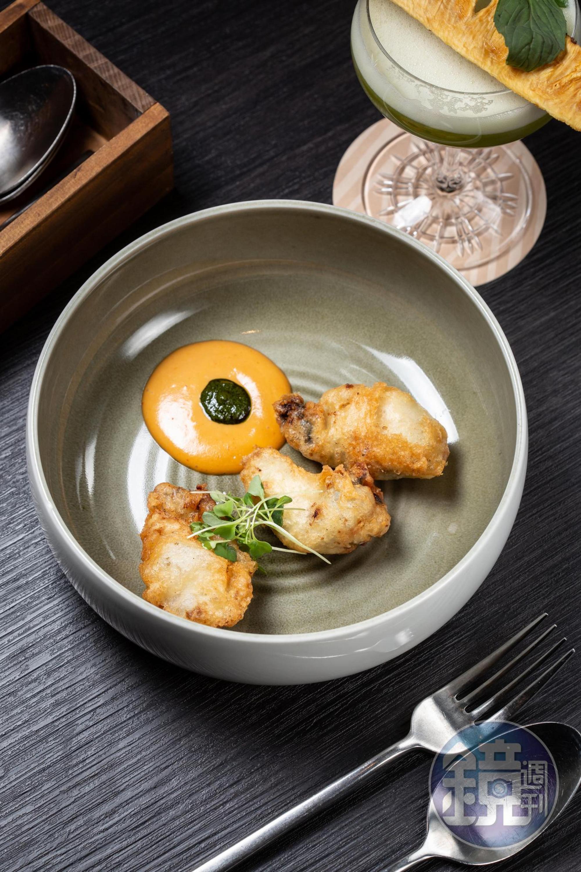 「酥炸牡蠣、三杯醬」佐上酸甜的「Pineapple verde」，很開胃。（480元／份）