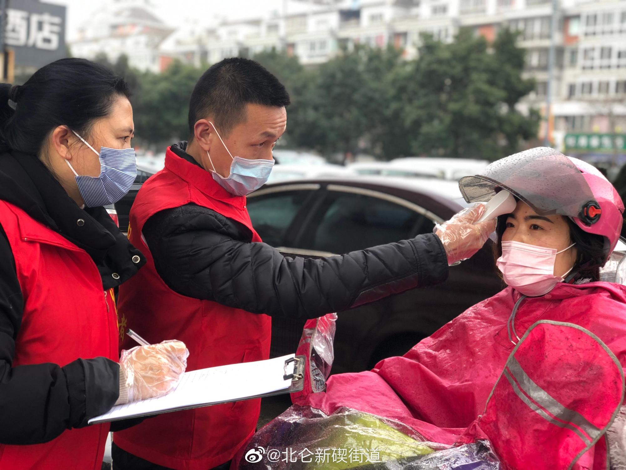 武漢肺炎疫情持續擴大，中國為加強防堵疫情，目前已有27座城市採取人員和交通管制措施。（翻攝自微博）