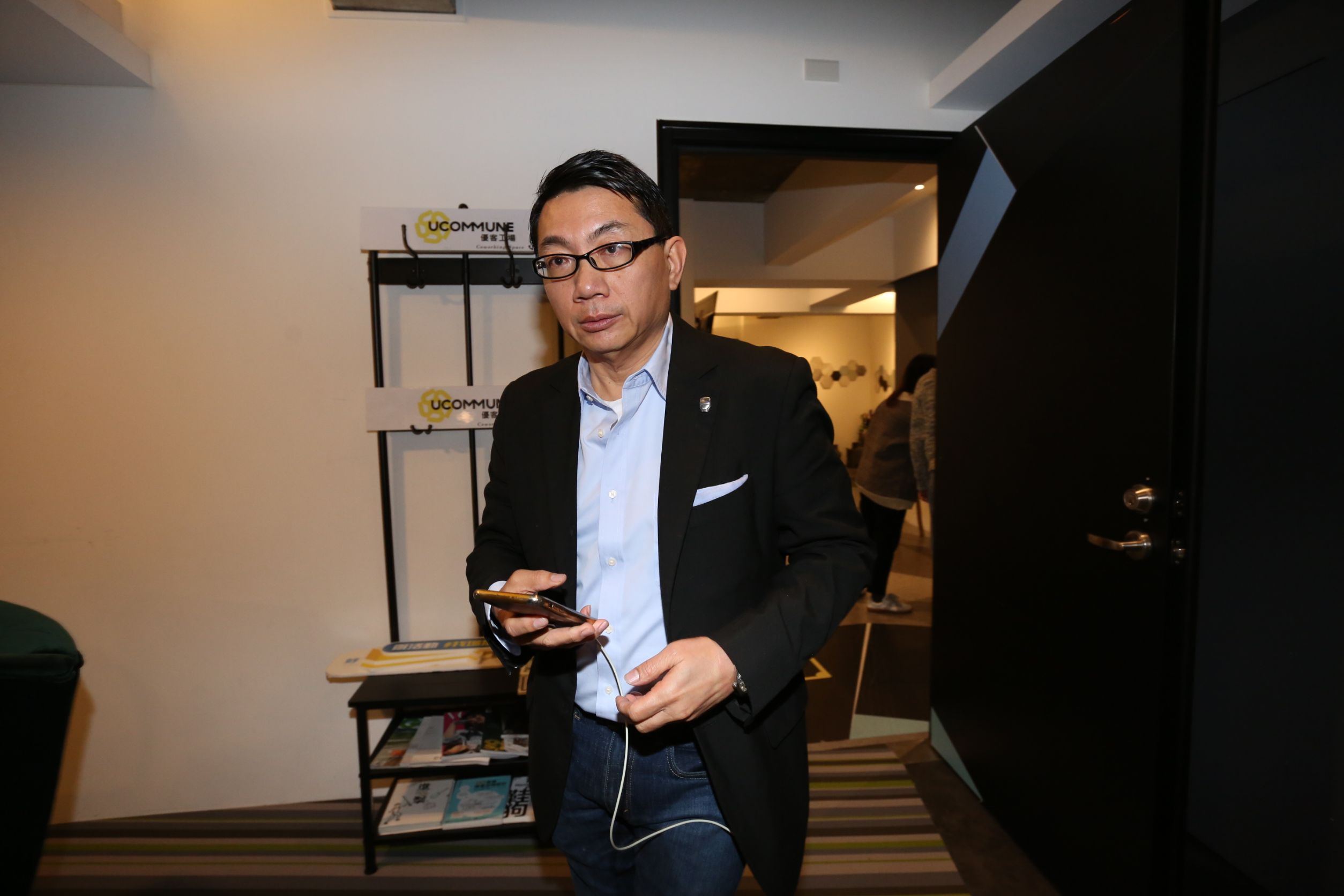 徐正文遭質疑未依規定安排首批登機名單。