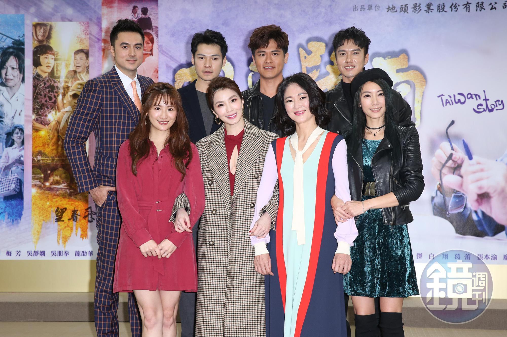 王湘瑩(前左二)首度擔當戲劇女主角,讓她相當重視此次演出。