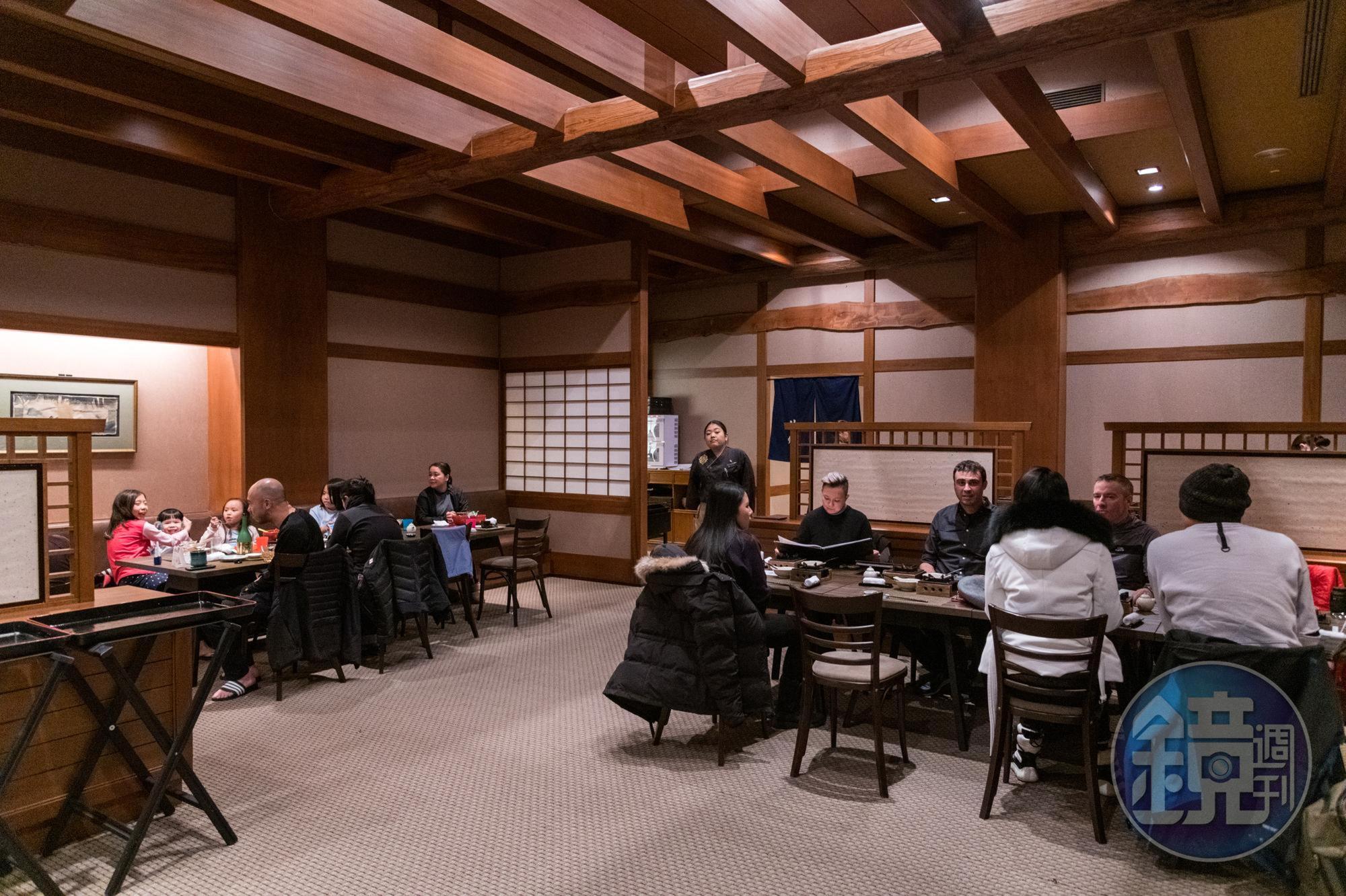 「Hokki Robata Grill And Sushi」提供經典的日式料理,另外有私人包廂可款待貴賓。