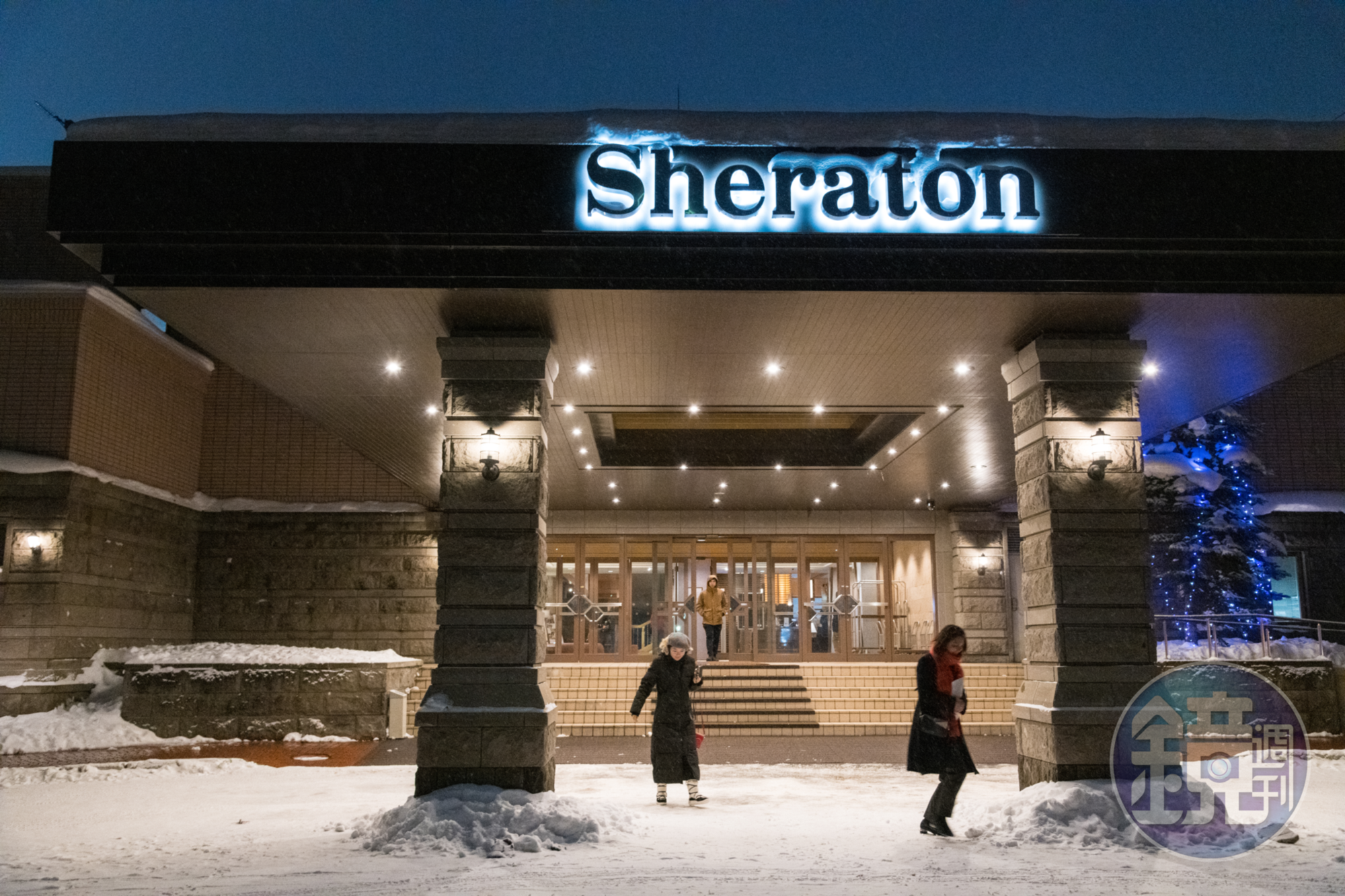 「Sheraton」飯店與滑雪中心連通,裝備齊全的遊客可以直接前往滑雪場,相當便利。