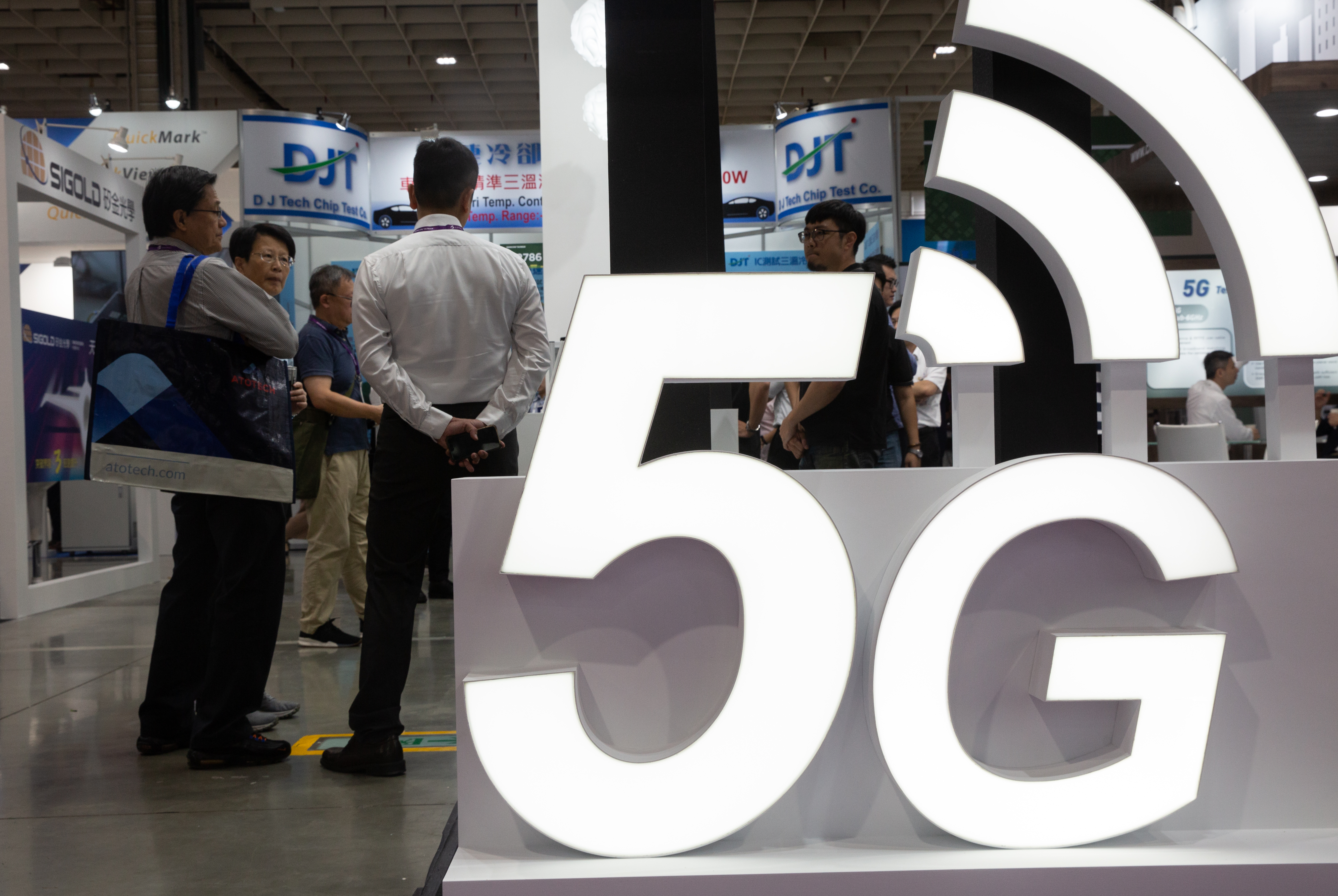 5G及AI發展帶動相關晶片需求提升，投資人可以抓住科技景氣循環獲利機會。