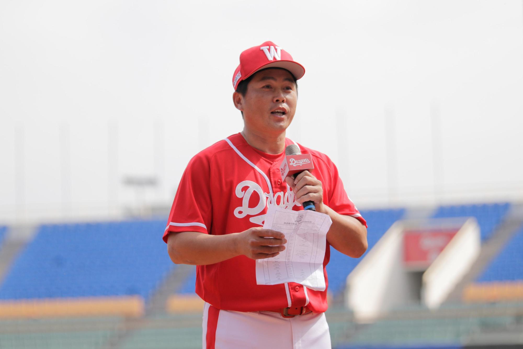 總教練葉君璋說,今年的目標則是帶領這支球隊蛻變成為「有競爭力」的隊伍。(味全龍提供)