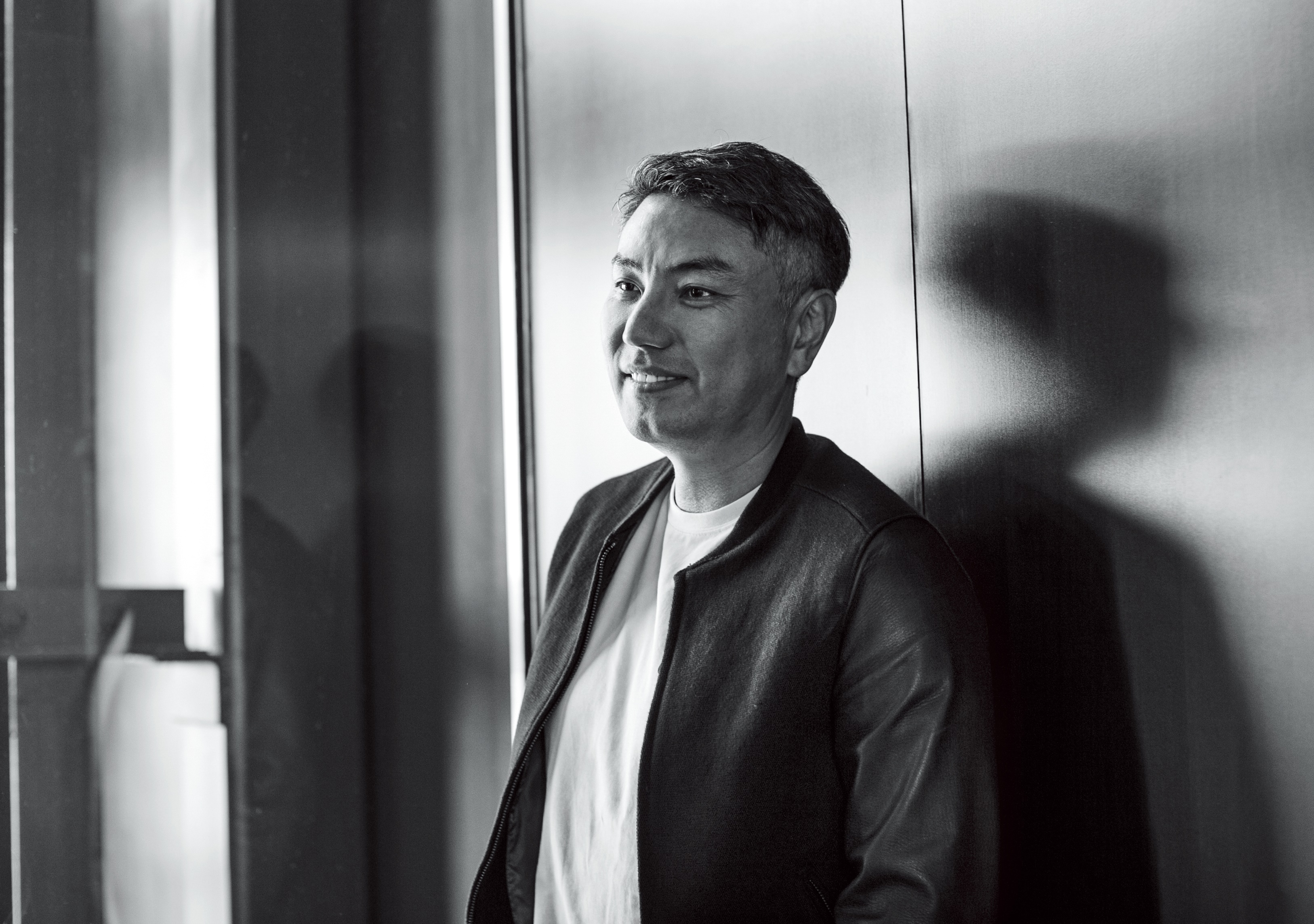 詹仁雄今年50歲，在電視圈裡舉足輕重的他，沒有要臣服於對產業前景的悲觀。