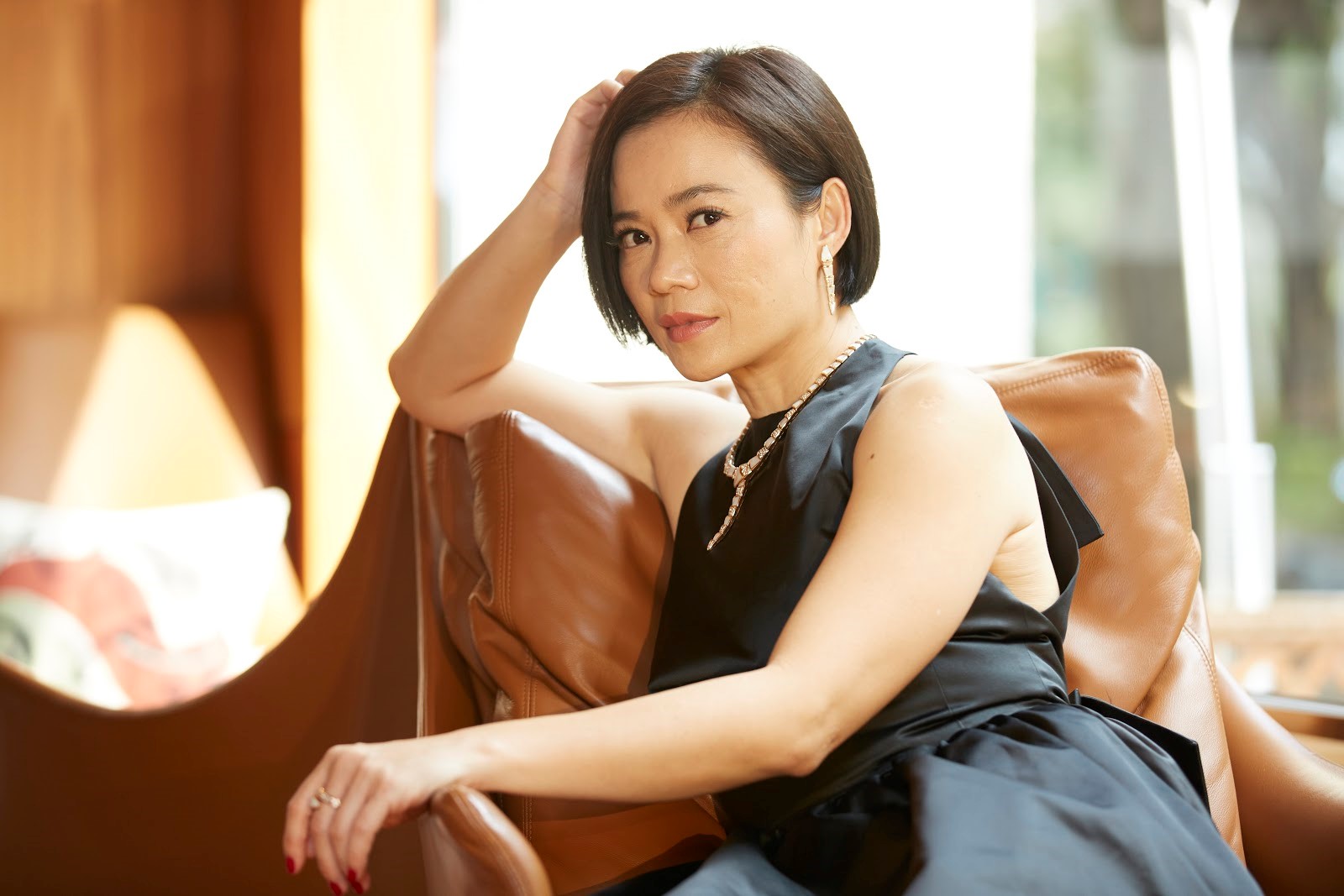 個性爽直、好強的楊雁雁向來喜愛俐落短髮，與《熱帶雨》中溫婉壓抑的角色判若兩人。