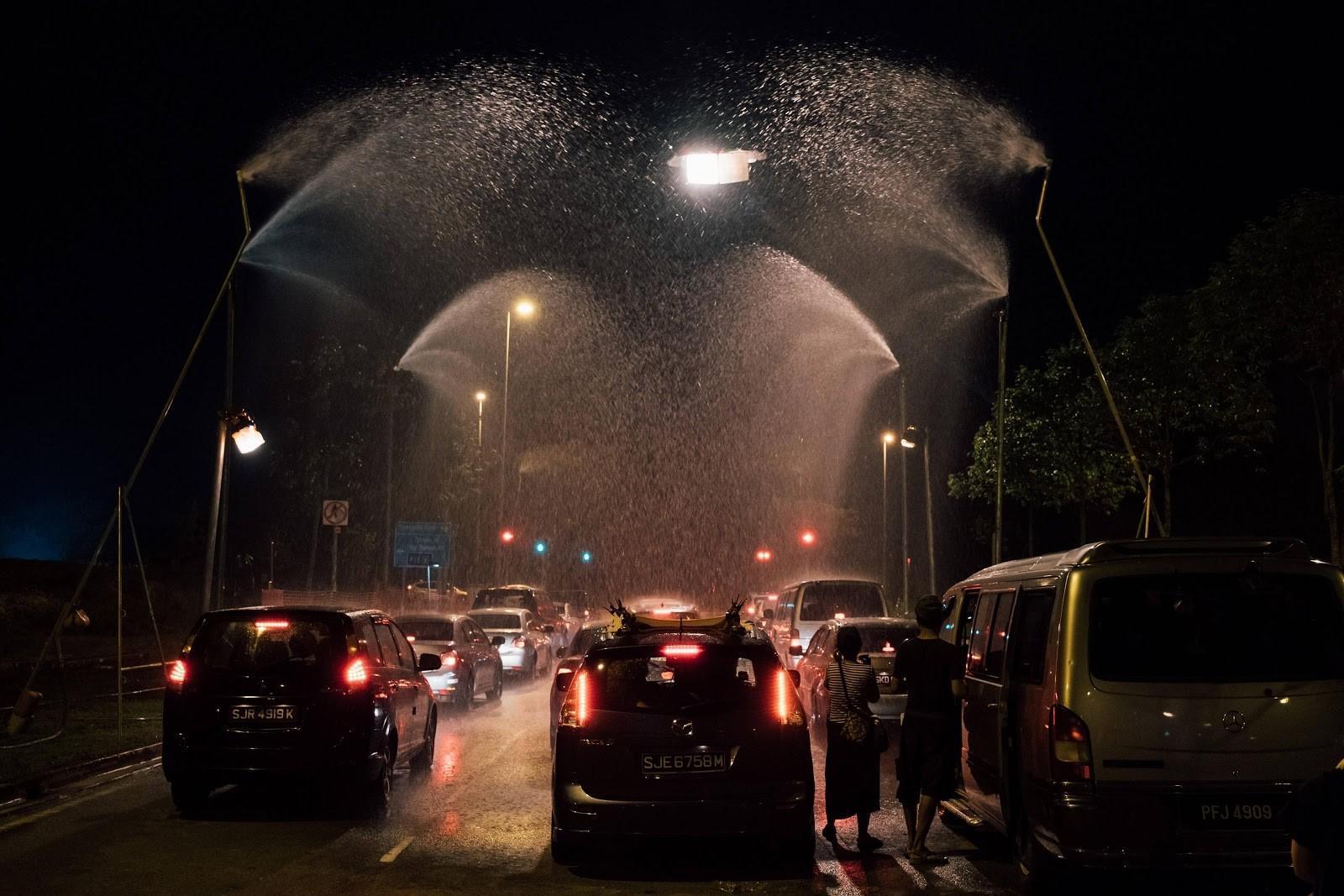 全片雨戲占8成，約30%預算花在人造雨部分。為求真實，拍攝前都會先行測試。（好威映象提供）