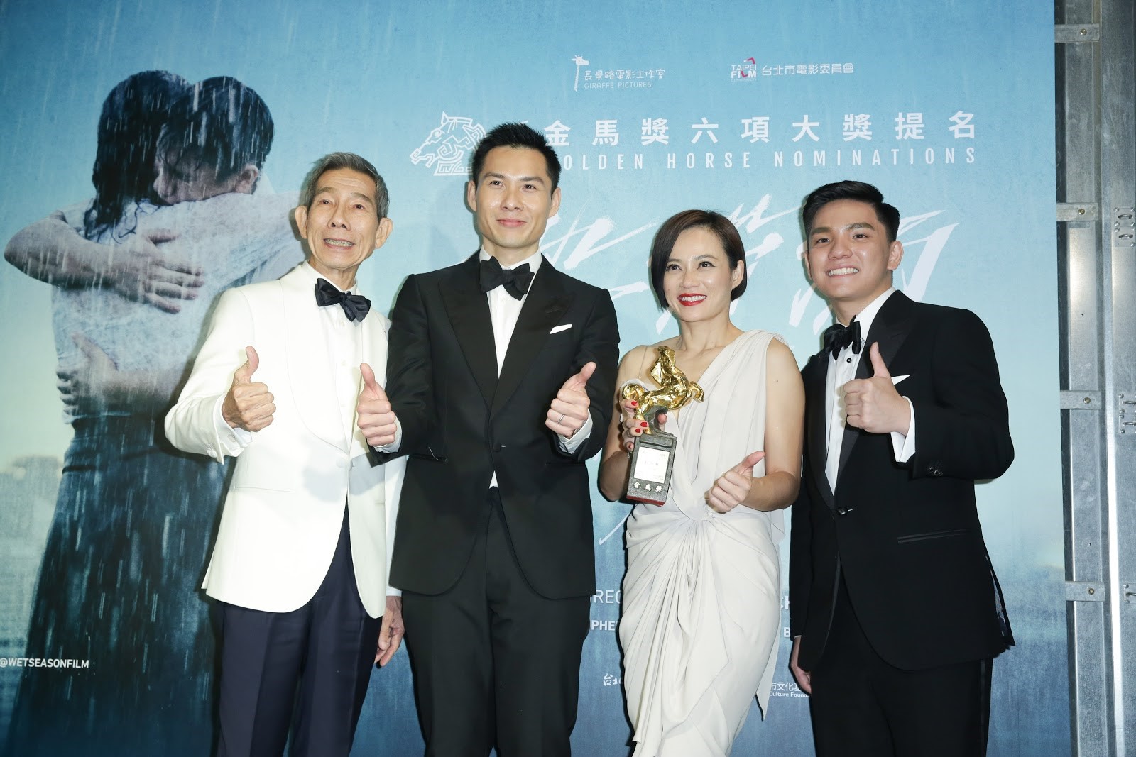 陳哲藝（左2）執導的《熱帶雨》楊世彬（左起）、楊雁雁、許家樂等演員表現亮眼。（本刊資料照片）