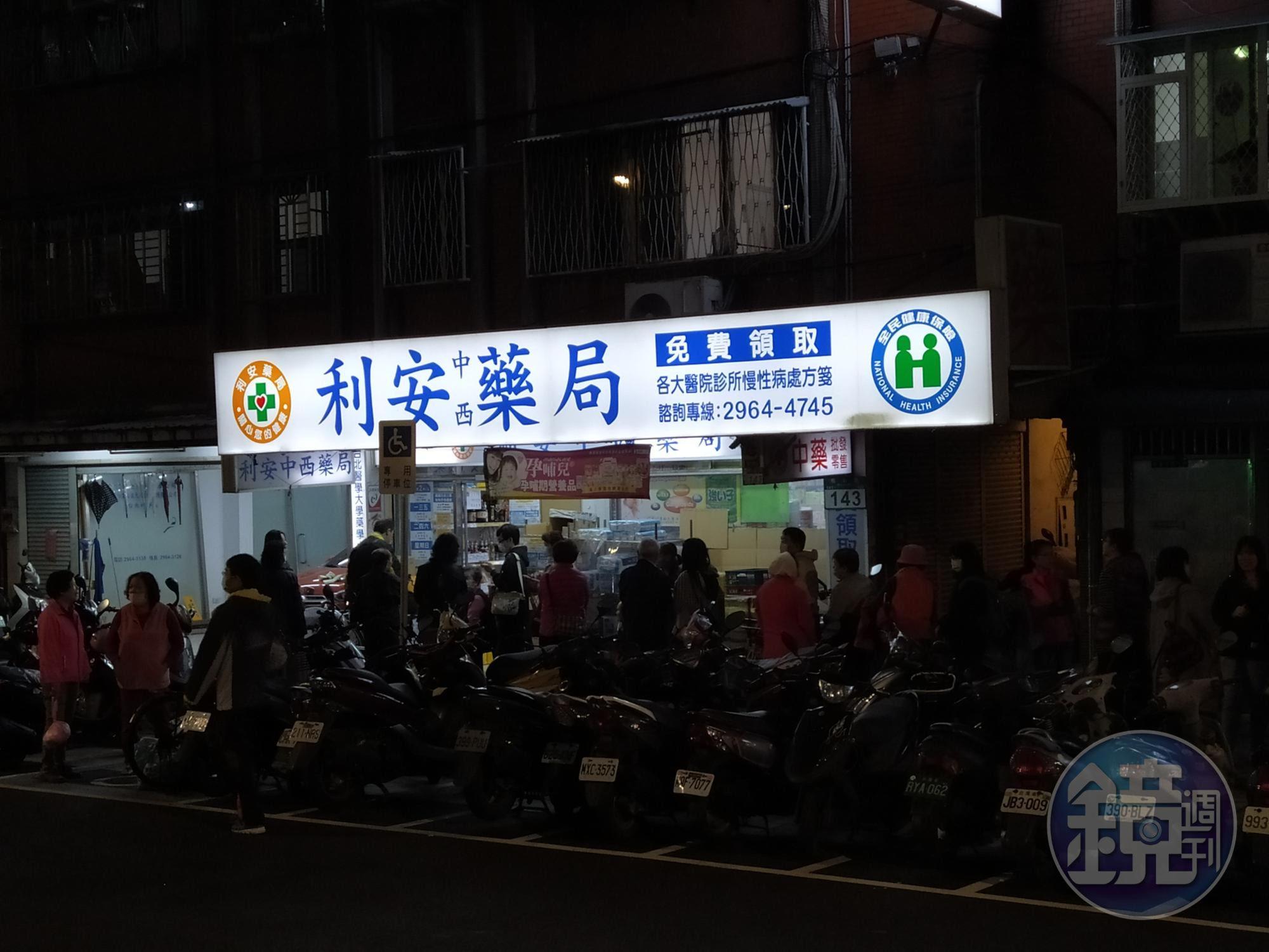 排隊隊伍已長達近100公尺，實在令人感到驚訝。